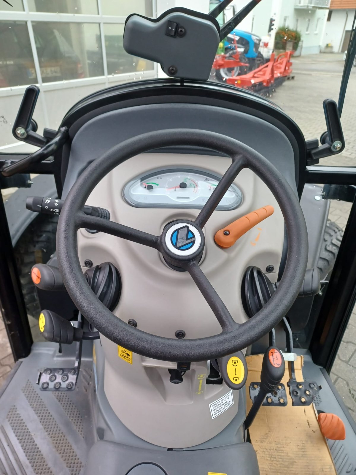 Kommunaltraktor typu Landini 2-050, Neumaschine v Au/Hallertau (Obrázek 8)