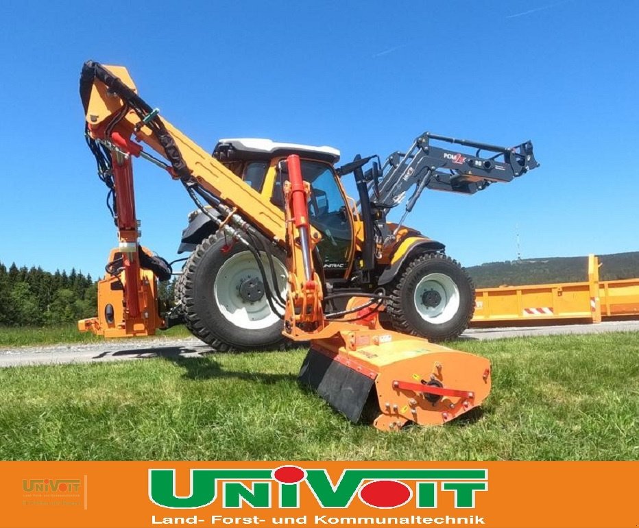 Kommunaltraktor des Typs Lindner Lintrac 130 mit Rasco Schneepflug Rasco Streuer Rasco Auslegemulcher, Neumaschine in Warmensteinach (Bild 12)