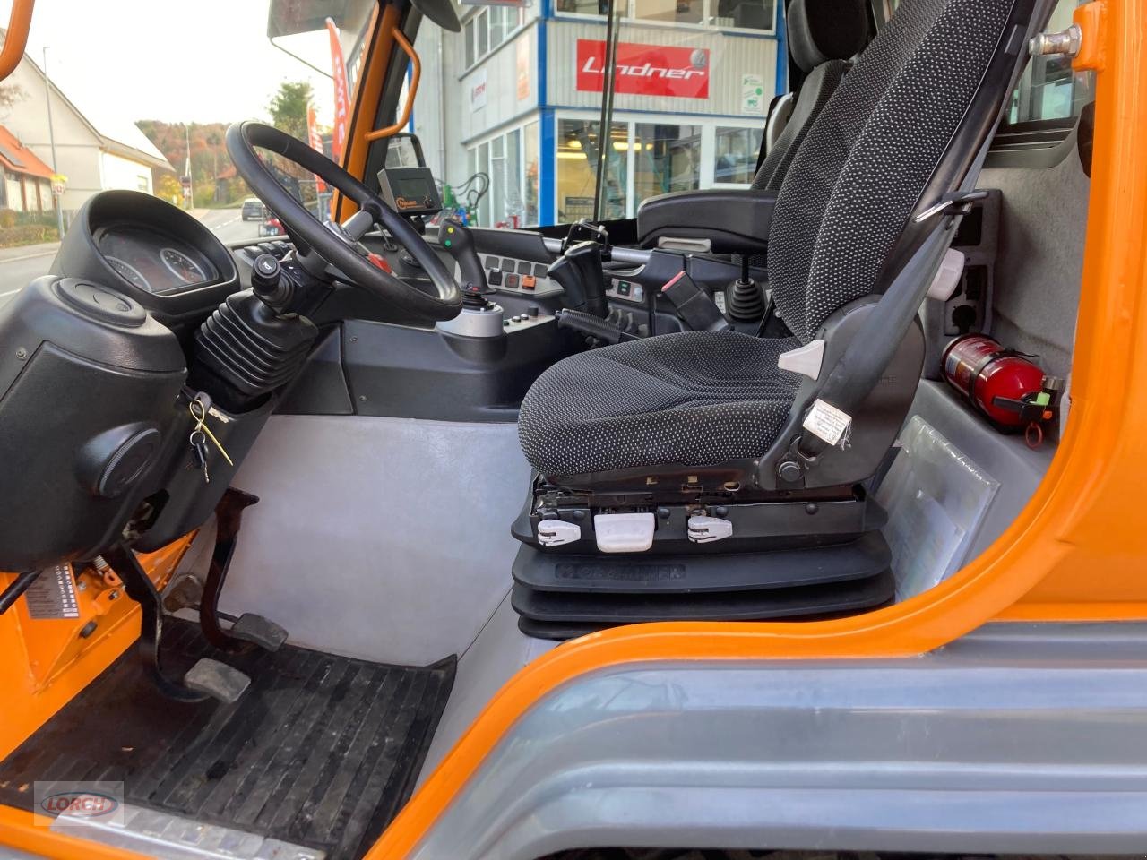 Kommunaltraktor van het type Lindner Unitrac 102  SE 6, Gebrauchtmaschine in Trochtelfingen (Foto 3)