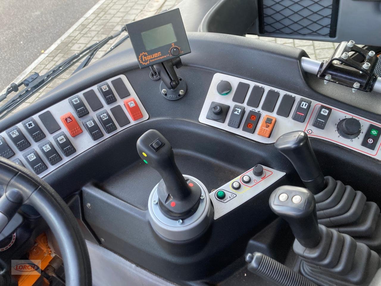 Kommunaltraktor van het type Lindner Unitrac 102  SE 6, Gebrauchtmaschine in Trochtelfingen (Foto 4)