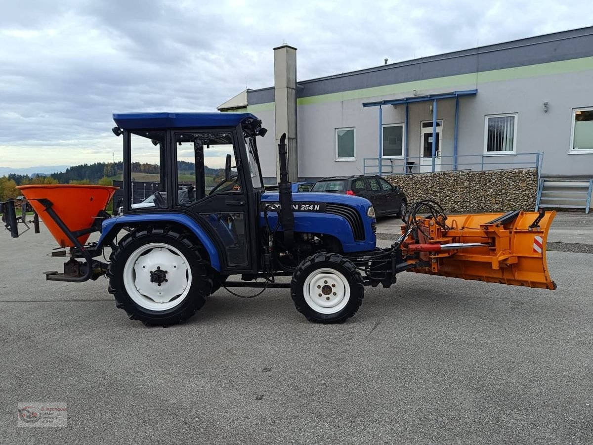 Kommunaltraktor typu LOVOL Foton 254 N Winterdiensttraktor mit Vollkabine,, Gebrauchtmaschine v Dimbach (Obrázek 9)