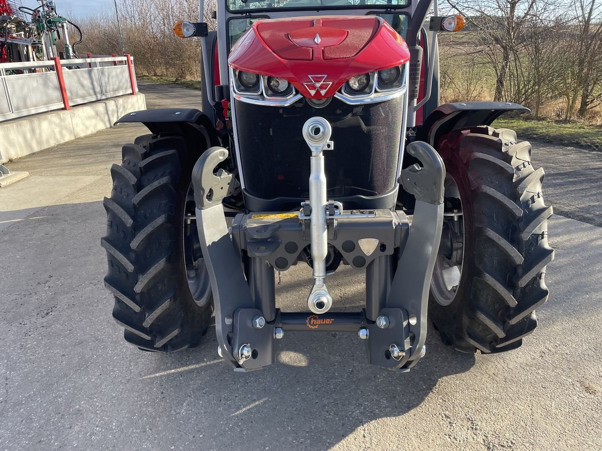 Kommunaltraktor des Typs Massey Ferguson MF 3AL.105, Neumaschine in Starrein (Bild 8)