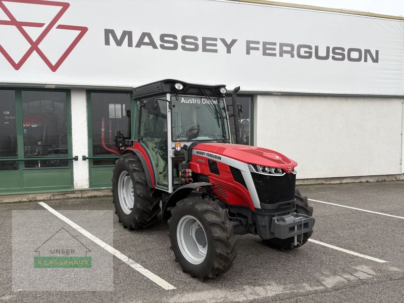 Kommunaltraktor des Typs Massey Ferguson MF 3FR.95 Kabine, Neumaschine in Mattersburg