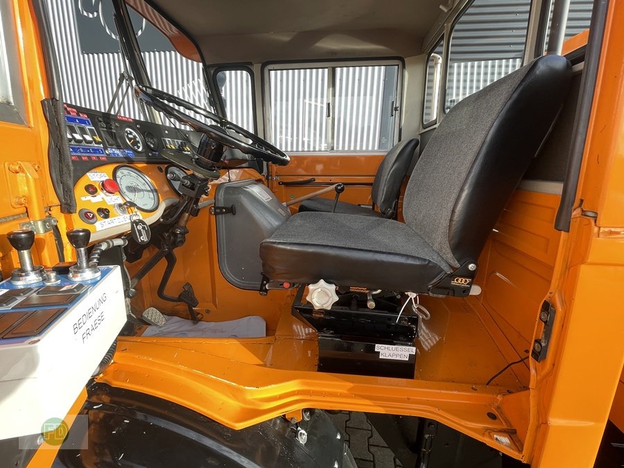 Kommunaltraktor typu Mercedes-Benz Unimog Schmidt Schneefräse mit Hydrostat Antrieb erst 370 Bts, Gebrauchtmaschine w Hinterschmiding (Zdjęcie 13)