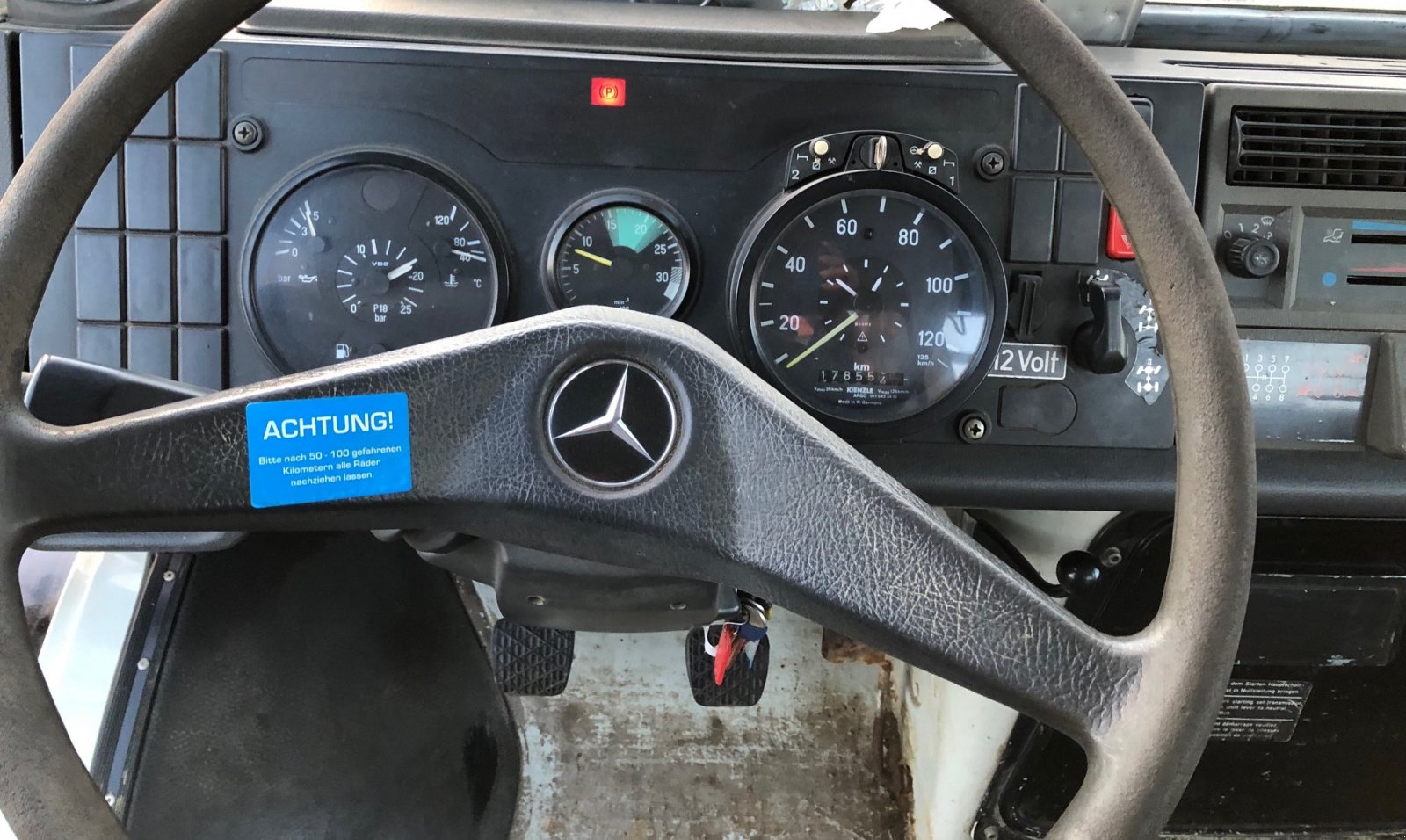 Kommunaltraktor des Typs Mercedes-Benz Unimog, Gebrauchtmaschine in Schwifting (Bild 3)