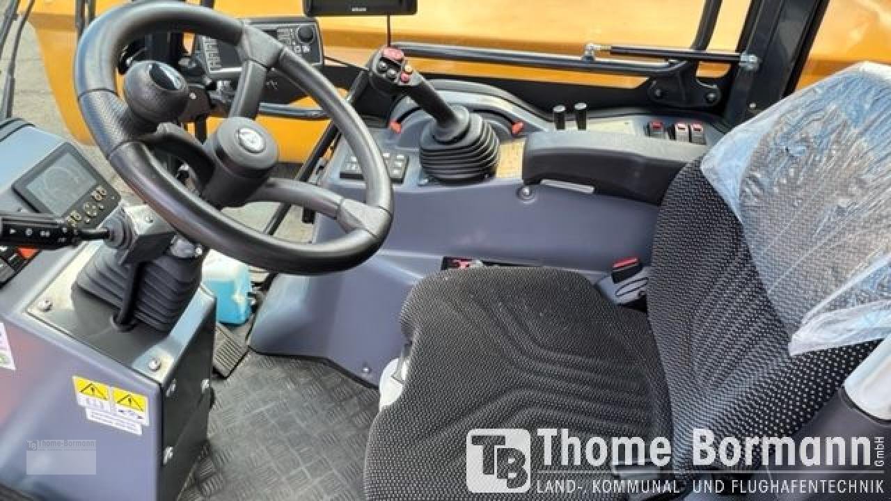 Kommunaltraktor typu Multihog CX 75 MK I, Mietmaschine v Prüm (Obrázek 12)