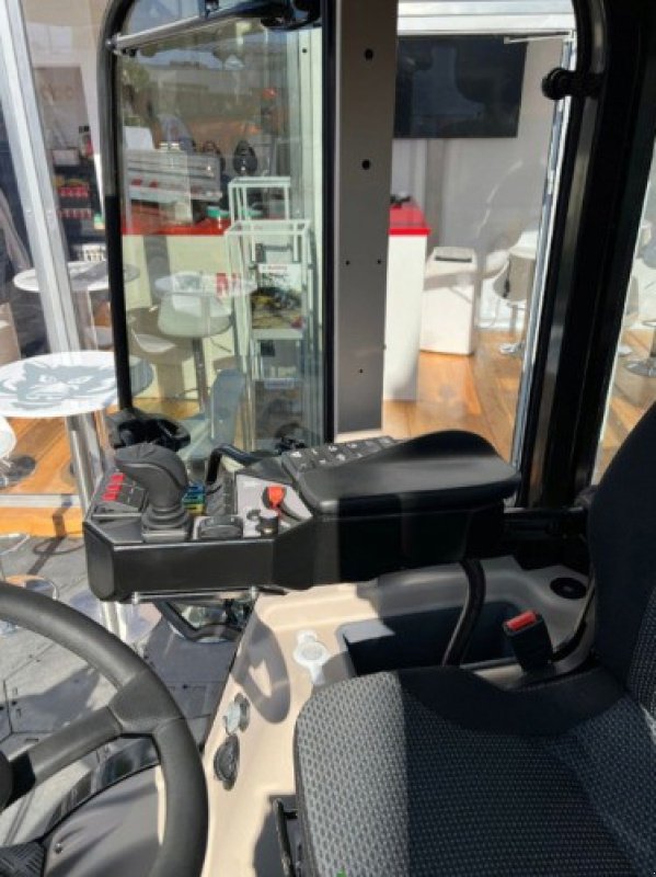 Kommunaltraktor del tipo Multihog CX75 MK II, Neumaschine In Regensdorf (Immagine 4)