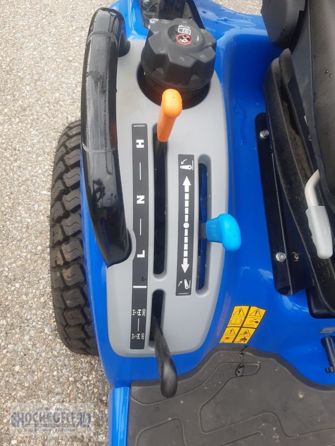 Kommunaltraktor van het type New Holland Boomer 25 C, Neumaschine in Wies (Foto 12)