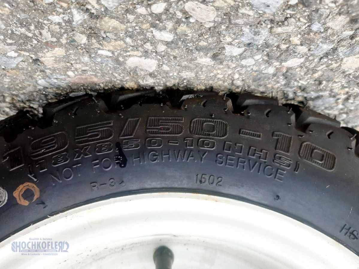 Kommunaltraktor van het type New Holland Boomer 25 C, Neumaschine in Wies (Foto 13)