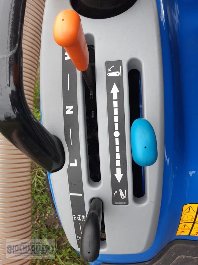 Kommunaltraktor от тип New Holland Boomer 25 C, Neumaschine в Wies (Снимка 8)