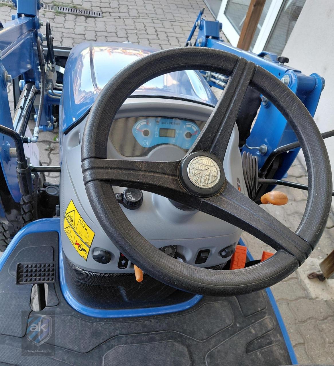 Kommunaltraktor des Typs New Holland Boomer25C, Neumaschine in Mörstadt (Bild 4)