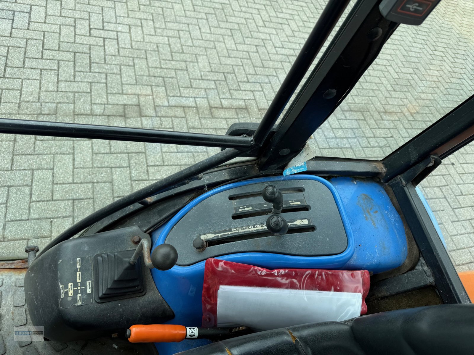 Kommunaltraktor des Typs New Holland TC 27, Gebrauchtmaschine in Malterdingen (Bild 8)