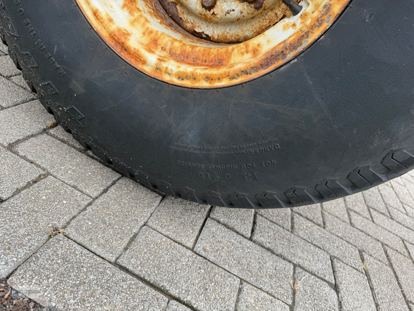 Kommunaltraktor des Typs New Holland TC 27, Gebrauchtmaschine in Malterdingen (Bild 10)