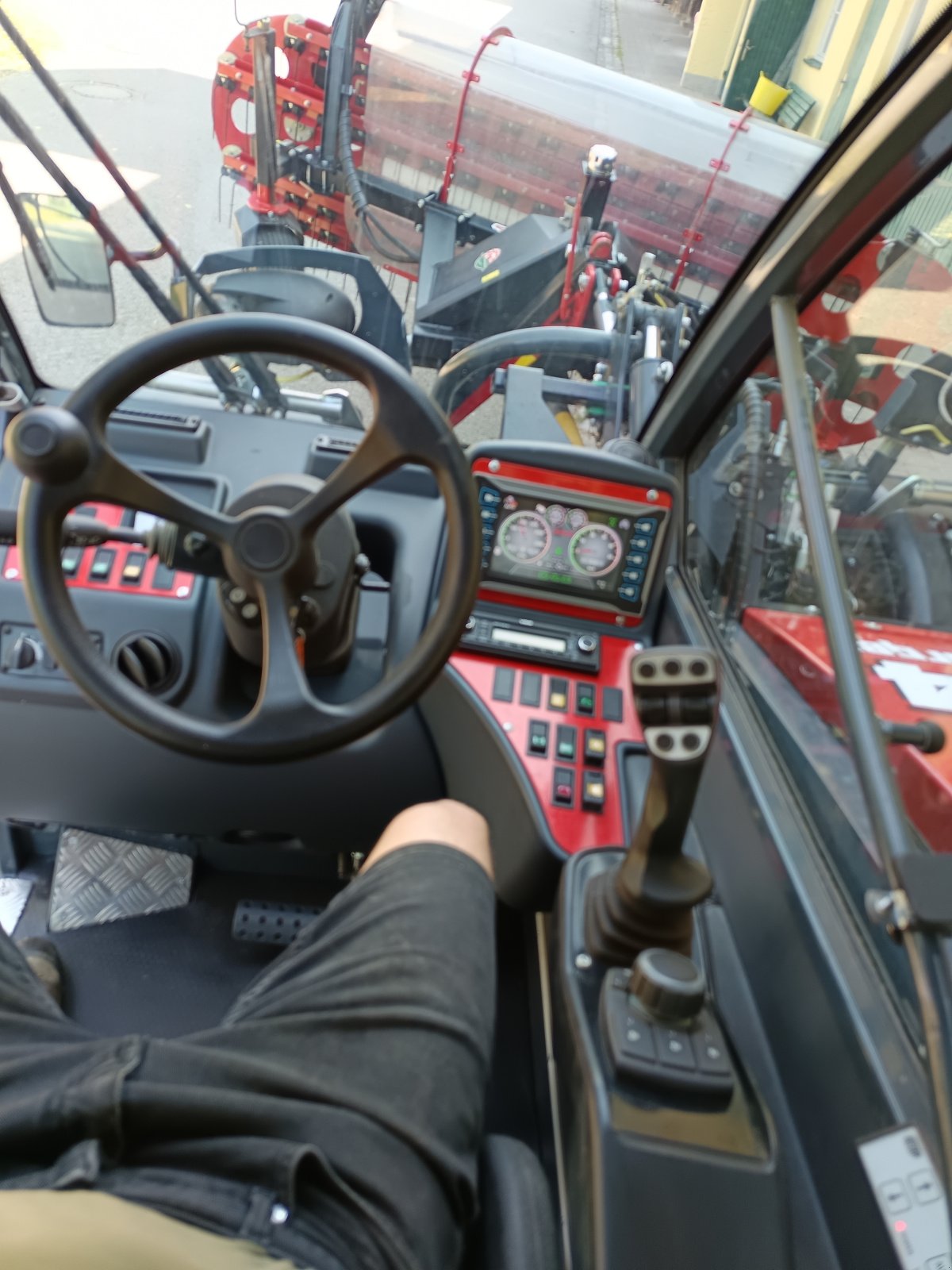 Kommunaltraktor typu Sauerburger GRIP 4 110, Gebrauchtmaschine v Vachendorf  (Obrázek 3)