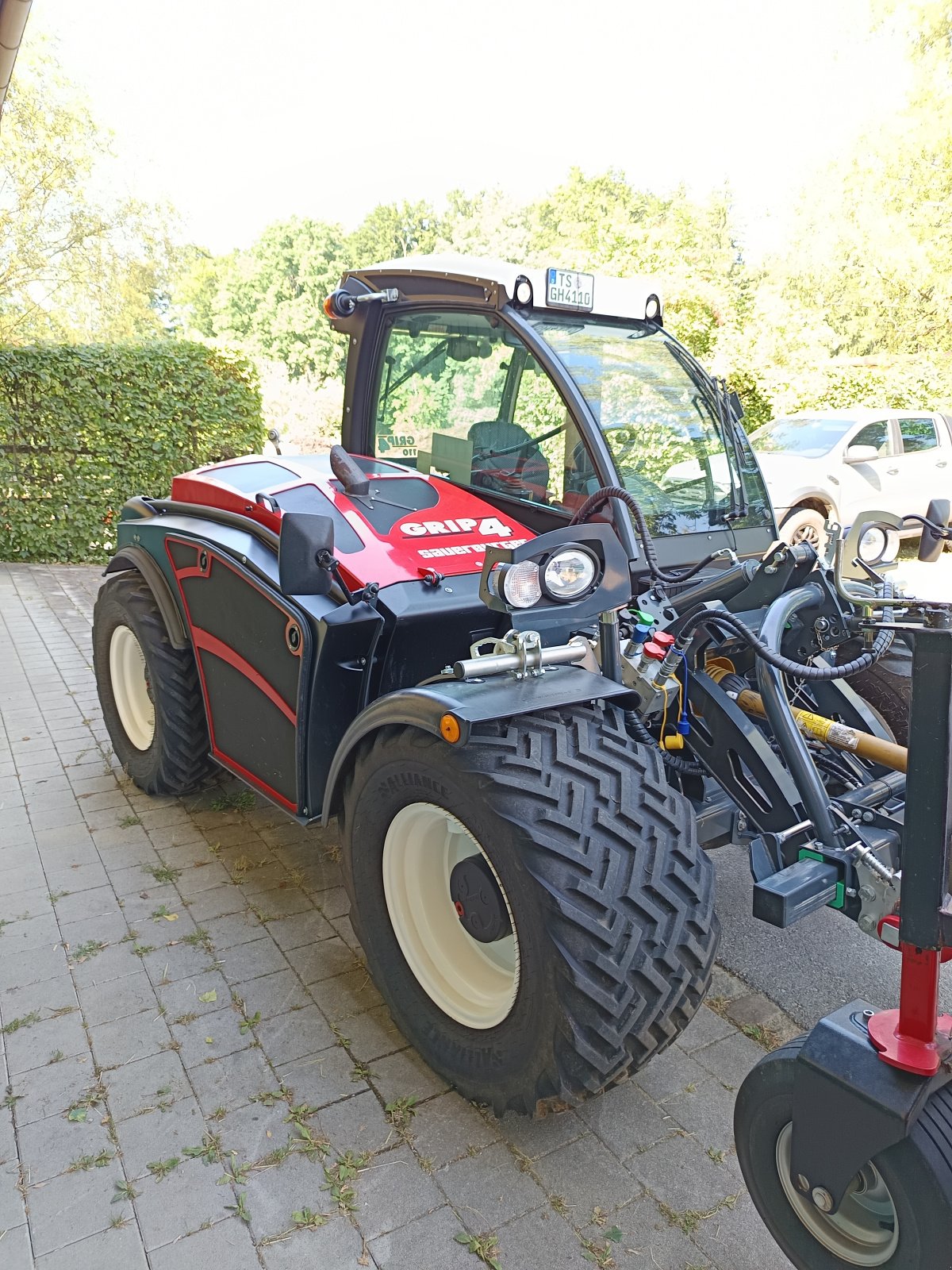 Kommunaltraktor typu Sauerburger GRIP 4 110, Gebrauchtmaschine v Vachendorf  (Obrázek 1)