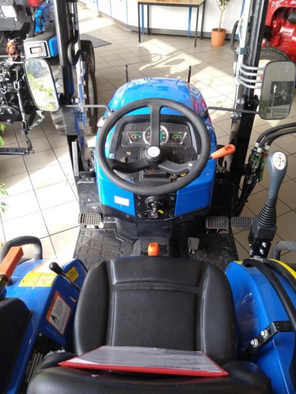 Kommunaltraktor typu Solis 22, Neumaschine v Vehlow (Obrázek 3)