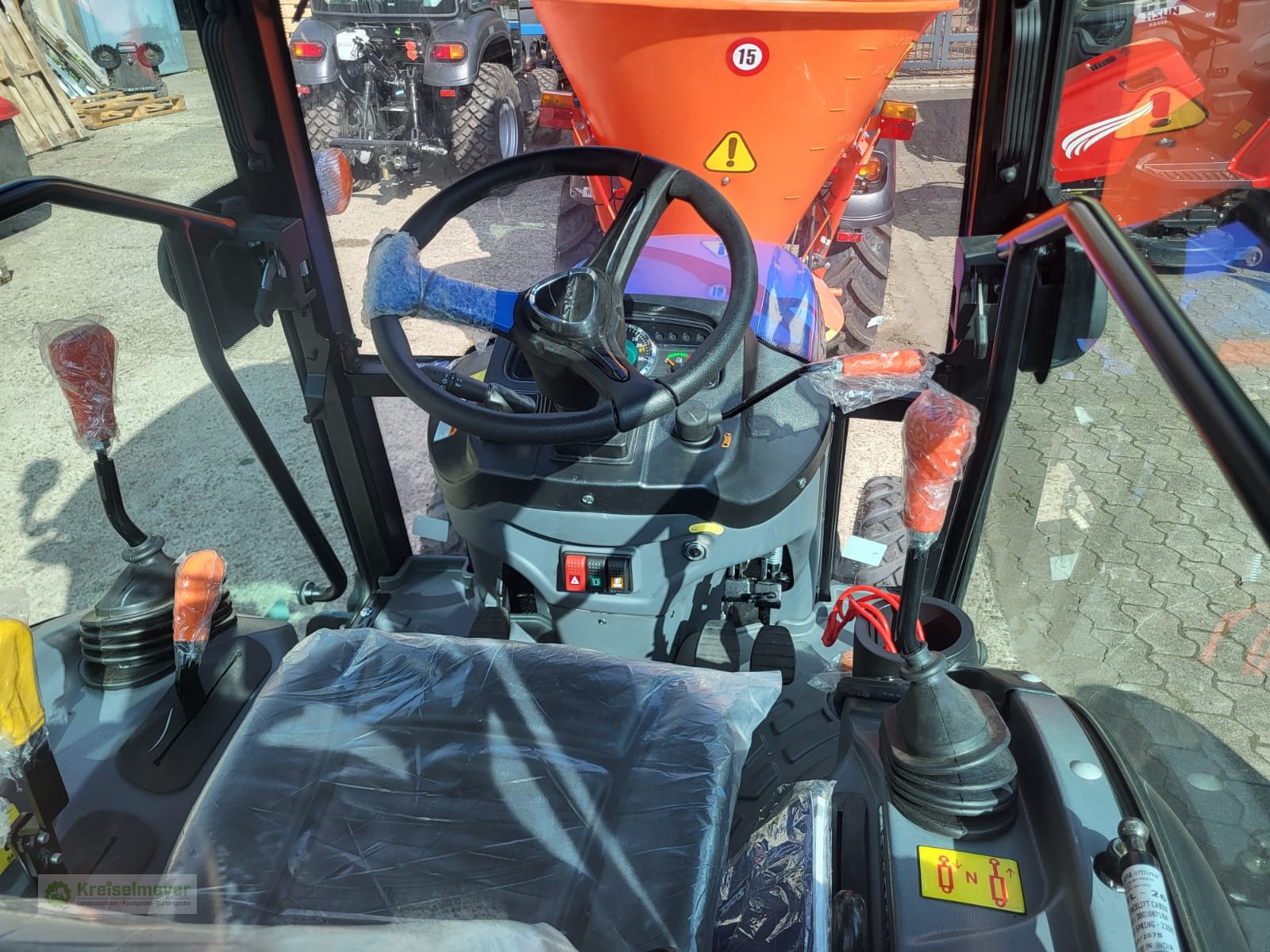 Kommunaltraktor typu Solis 26 9+9 Kabine mit Heizung, Allrad, Diff.Sperre und StVZO-Papiere SOFORT VERFÜGBAR, Neumaschine v Feuchtwangen (Obrázek 5)