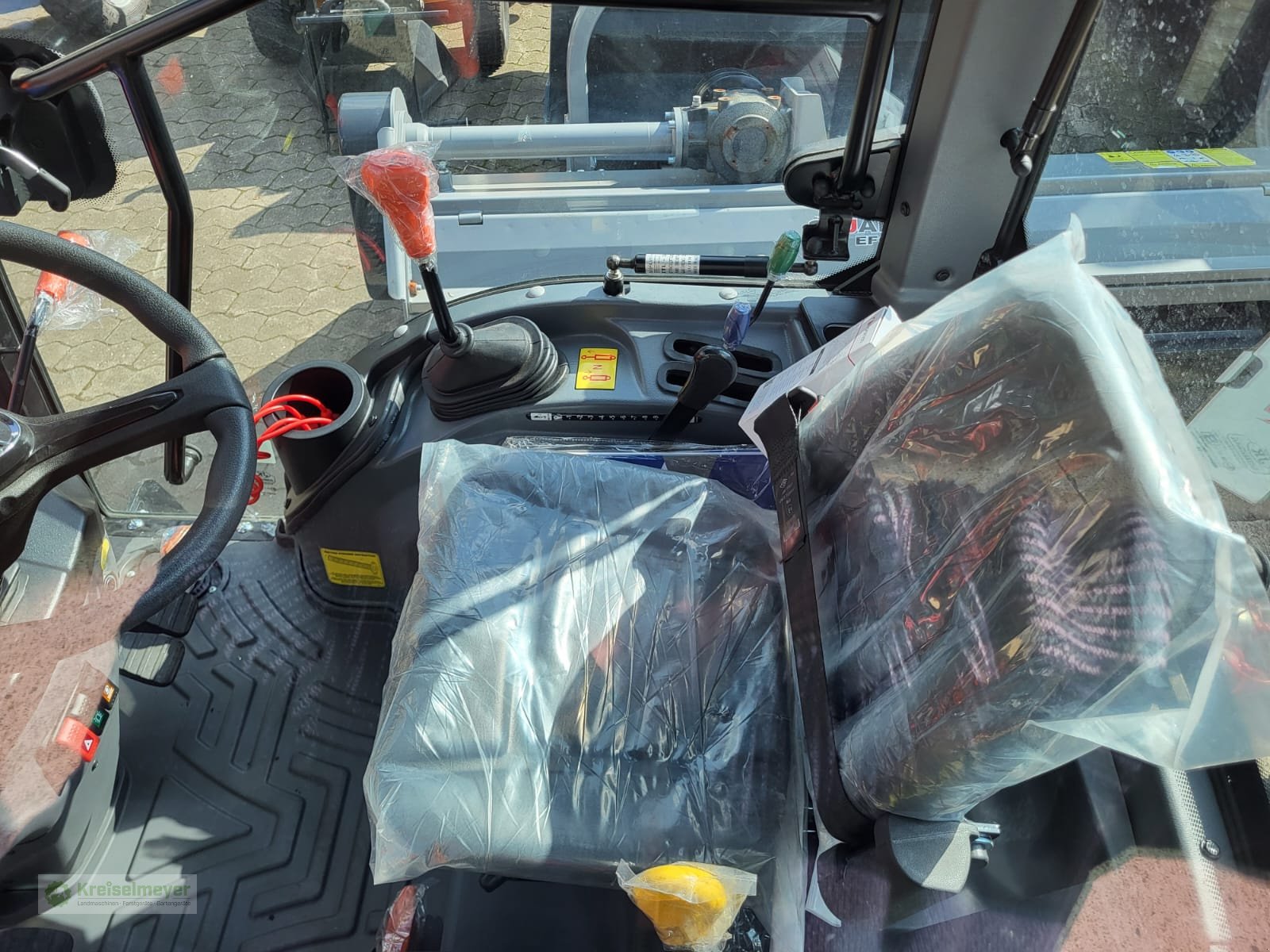 Kommunaltraktor typu Solis 26 9+9 Kabine mit Heizung, Allrad, Diff.Sperre und StVZO-Papiere SOFORT VERFÜGBAR, Neumaschine v Feuchtwangen (Obrázek 7)