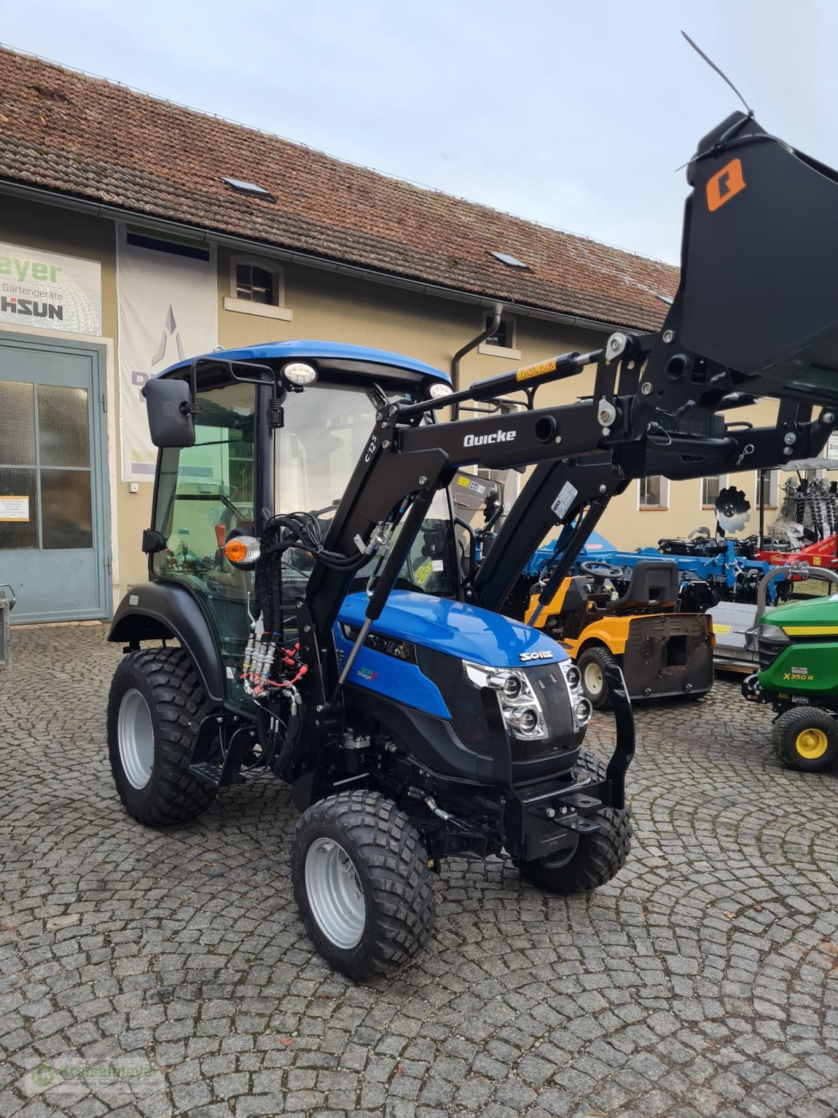 Kommunaltraktor of the type Solis 26 9+9 Kabine mit Heizung, Frontlader Alö C12s, 120 cm Schaufel, Neumaschine in Feuchtwangen (Picture 4)