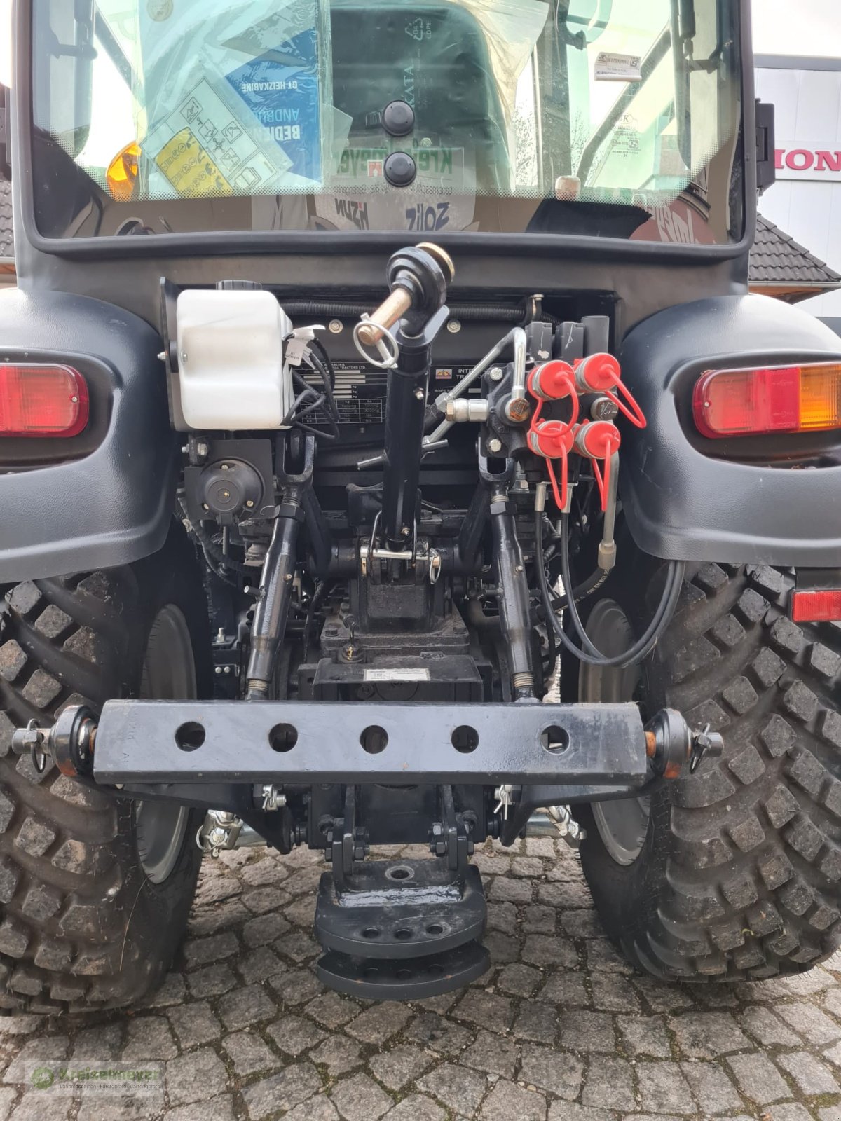 Kommunaltraktor of the type Solis 26 9+9 Kabine mit Heizung, Frontlader Alö C12s, 120 cm Schaufel, Neumaschine in Feuchtwangen (Picture 9)