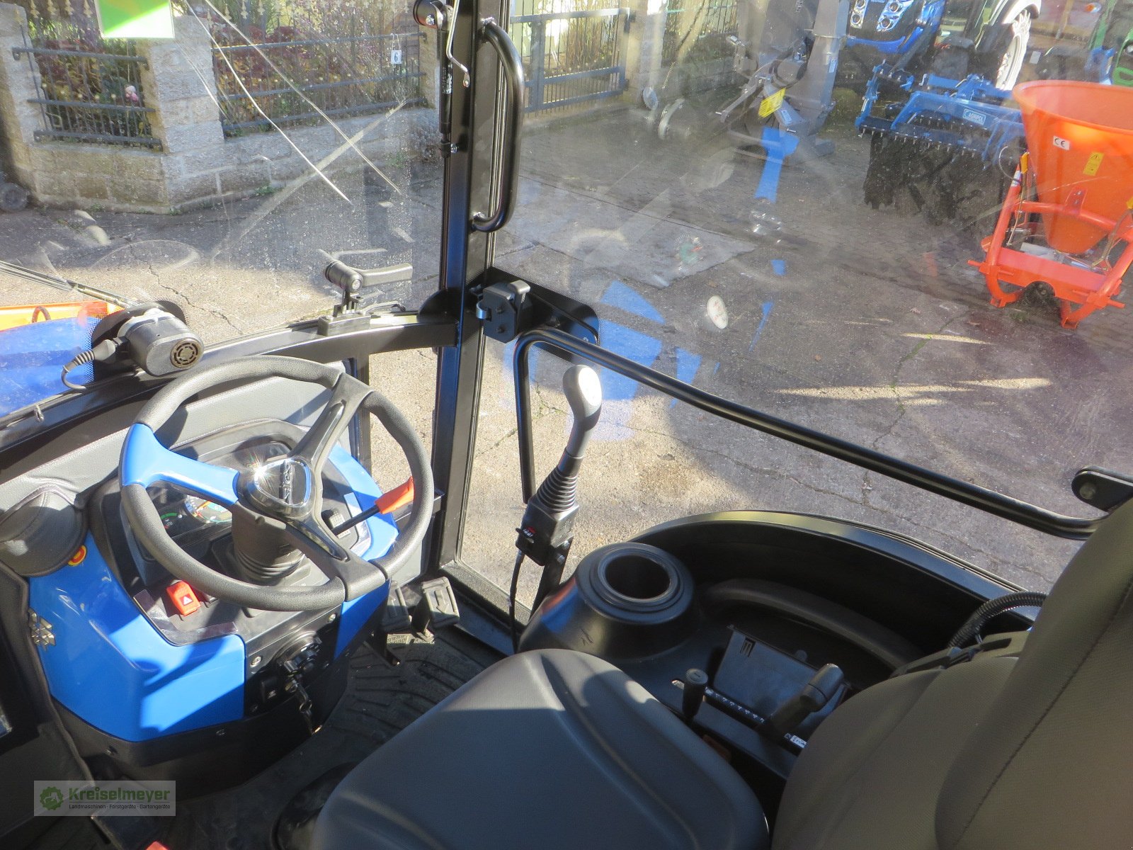 Kommunaltraktor typu Solis 26 HST Hydrostat + Winterdienstpaket (Schneeräumschild + Salzstreuer) Neu Kommunaltraktor **SOFORT VERFÜGBAR**, Neumaschine v Feuchtwangen (Obrázek 5)