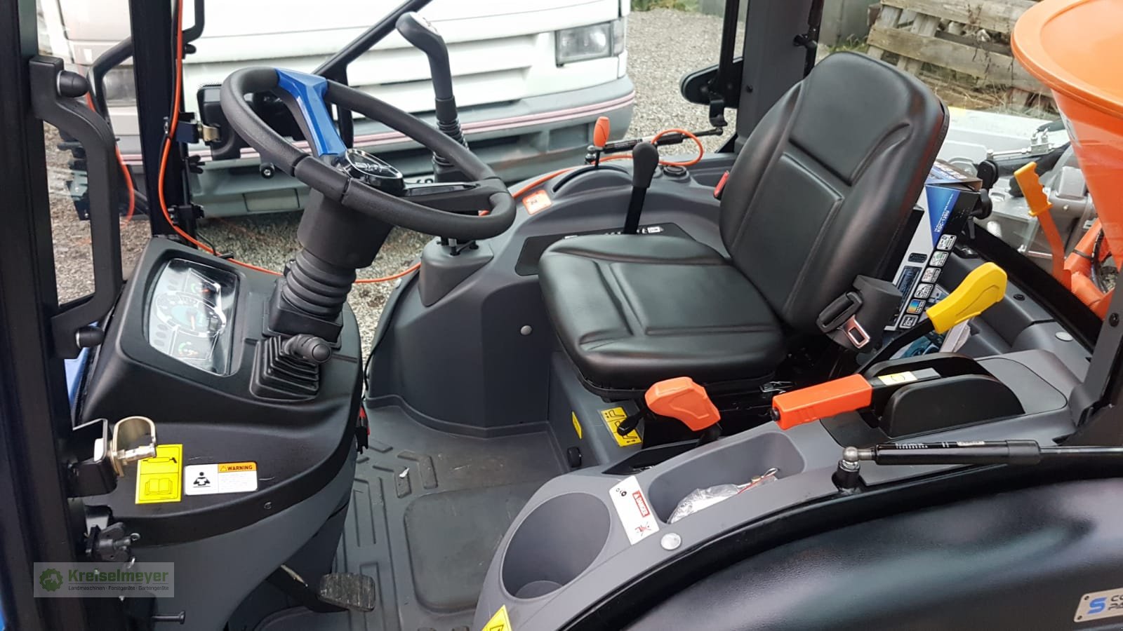 Kommunaltraktor des Typs Solis 26 HST Kabine Winterpaket Vario V-Schneepflug Allrad + StVZO-Zulassung NEU, Neumaschine in Feuchtwangen (Bild 9)