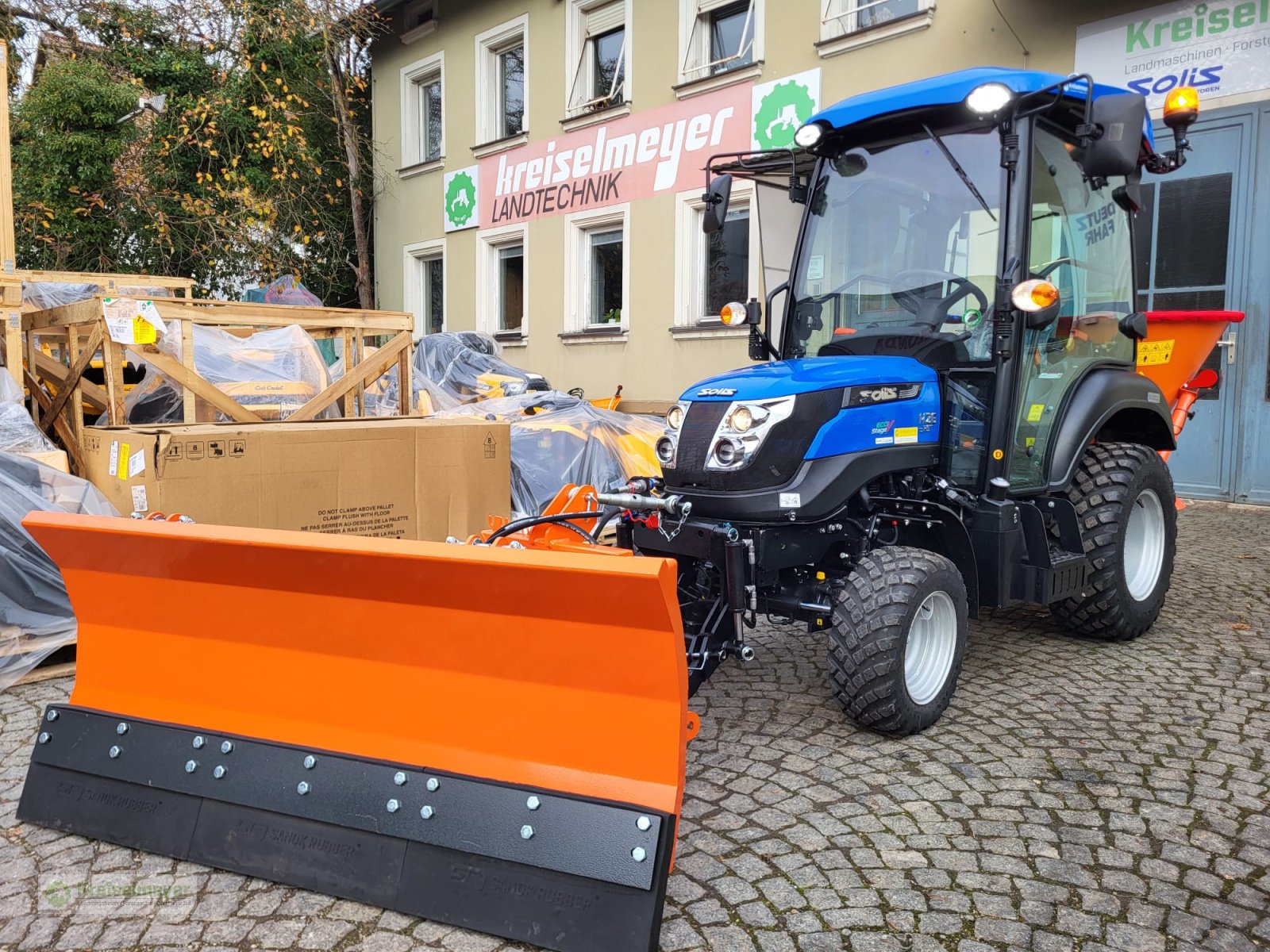 Kommunaltraktor des Typs Solis 26 HST Winterpaket Schneeräumschild + Salzstreuer Kabine Heizung Hydrostat NEU, Neumaschine in Feuchtwangen (Bild 1)