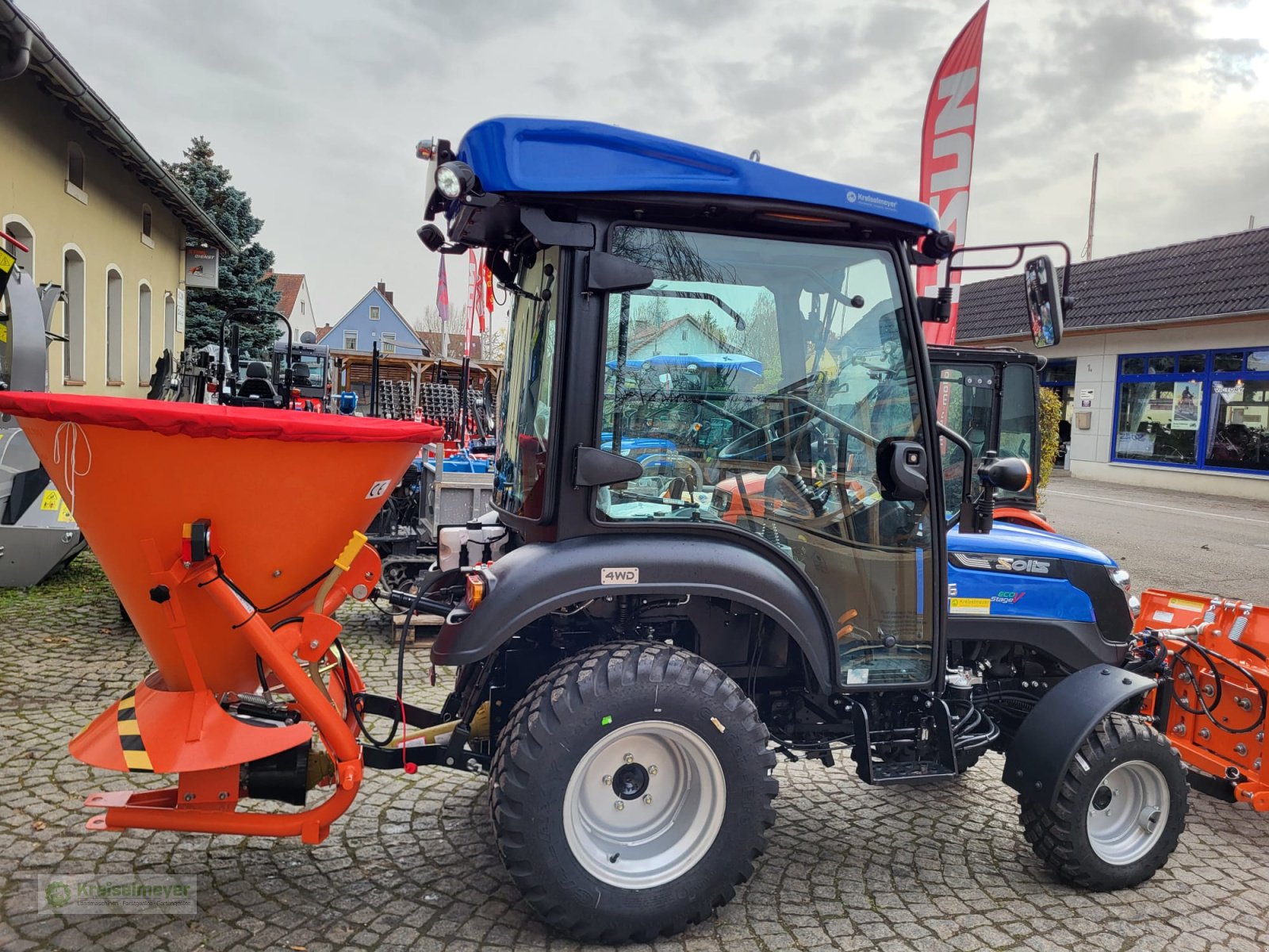 Kommunaltraktor des Typs Solis 26 HST Winterpaket Schneeräumschild + Salzstreuer Kabine Heizung Hydrostat NEU, Neumaschine in Feuchtwangen (Bild 4)