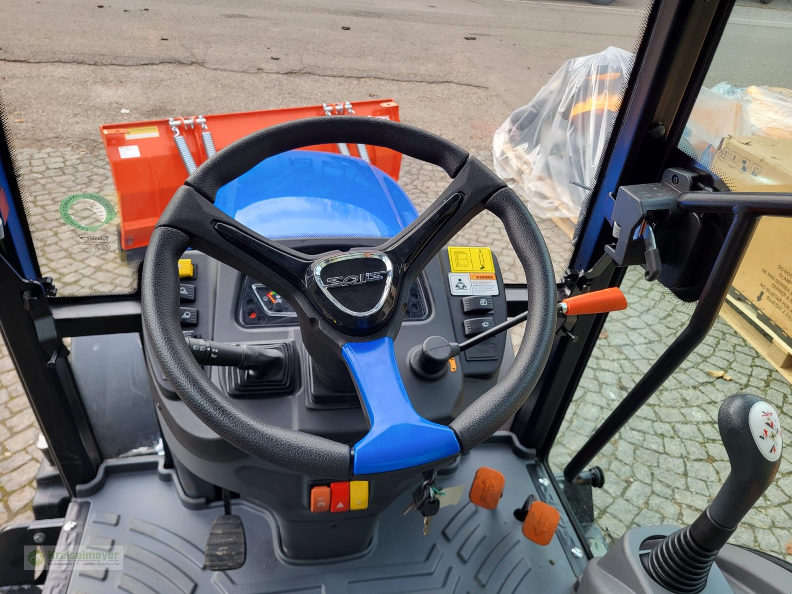 Kommunaltraktor des Typs Solis 26 HST Winterpaket Schneeräumschild + Salzstreuer Kabine Heizung Hydrostat NEU, Neumaschine in Feuchtwangen (Bild 13)