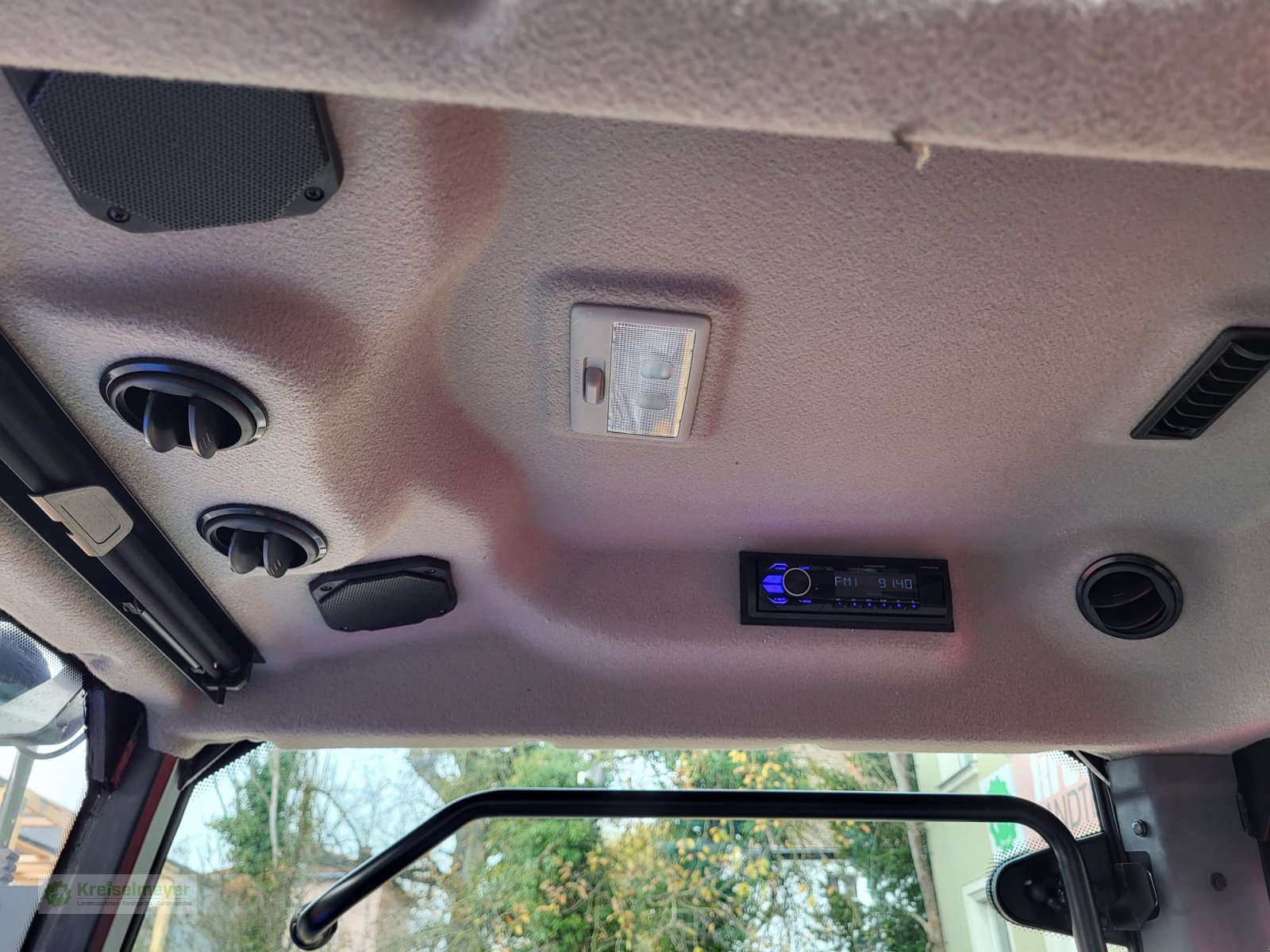 Kommunaltraktor des Typs Solis 26 HST Winterpaket Schneeräumschild + Salzstreuer Kabine Heizung Hydrostat NEU, Neumaschine in Feuchtwangen (Bild 14)