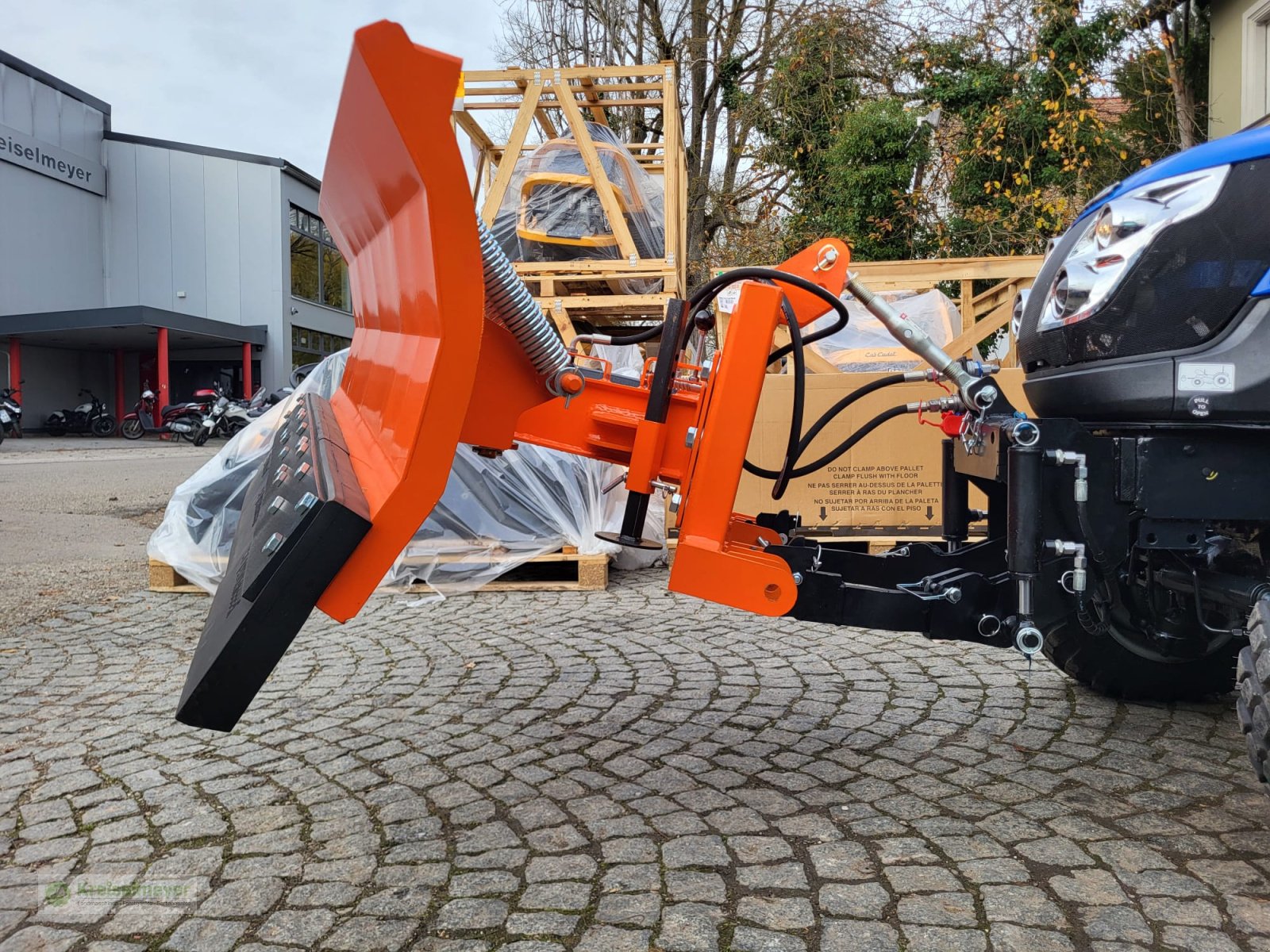 Kommunaltraktor des Typs Solis 26 HST Winterpaket Schneeräumschild + Salzstreuer Kabine Heizung Hydrostat NEU, Neumaschine in Feuchtwangen (Bild 16)