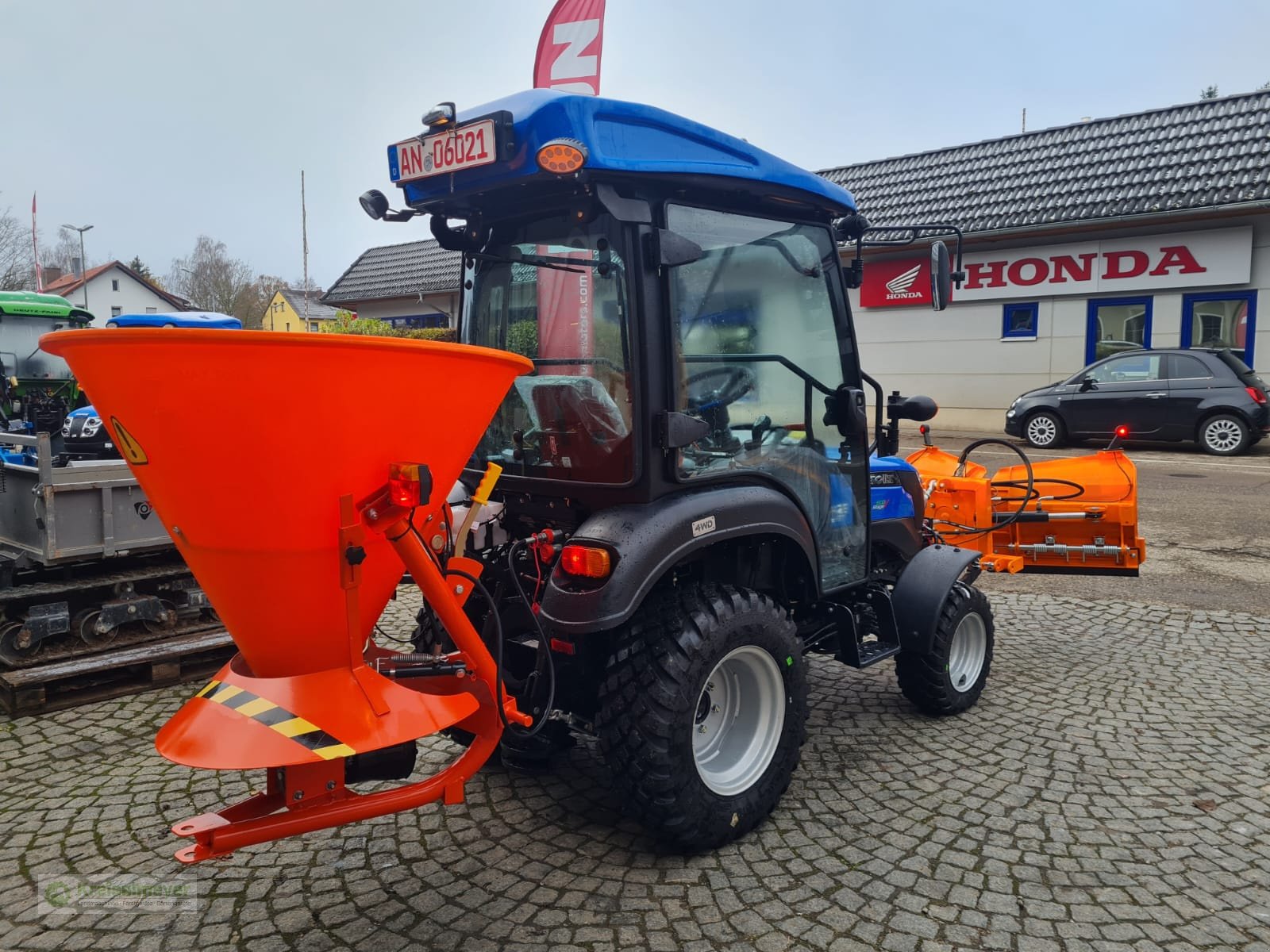 Kommunaltraktor des Typs Solis 26 HST Winterpaket Vario-Schneeräumschild + Salzstreuer Kabine Heizung Hydrostat NEU Aktion, Neumaschine in Feuchtwangen (Bild 8)