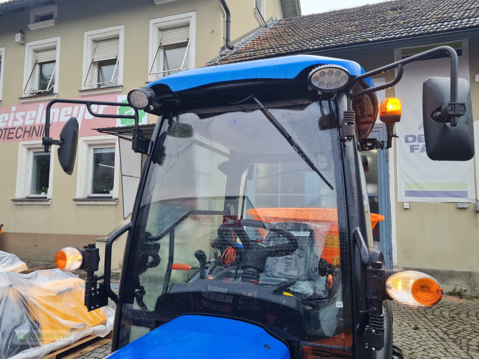 Kommunaltraktor des Typs Solis 26 HST Winterpaket Vario-Schneeräumschild + Salzstreuer Kabine Heizung Hydrostat NEU Aktion, Neumaschine in Feuchtwangen (Bild 9)