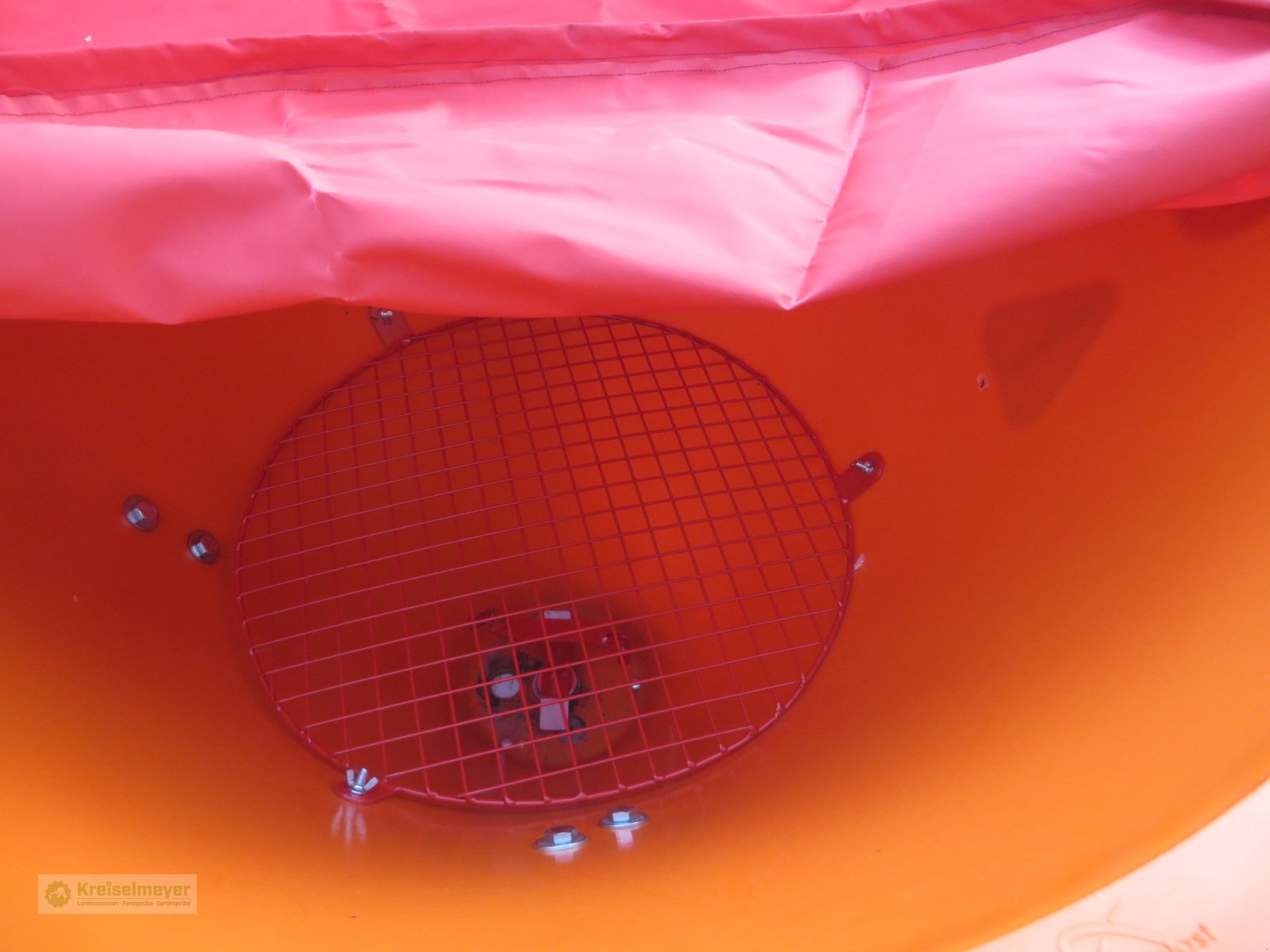 Kommunaltraktor des Typs Solis 26 + Winterdienstpaket (Schneeräumschild & Salzstreuer) Aktion NEU **SOFORT VERFÜGBAR**, Neumaschine in Feuchtwangen (Bild 9)