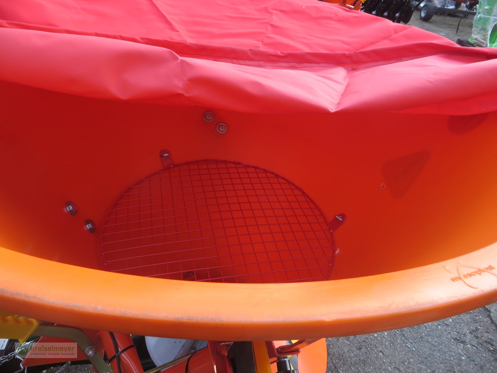 Kommunaltraktor des Typs Solis 26 + Winterdienstpaket (Schneeräumschild & Salzstreuer) Aktion NEU **SOFORT VERFÜGBAR**, Neumaschine in Feuchtwangen (Bild 10)