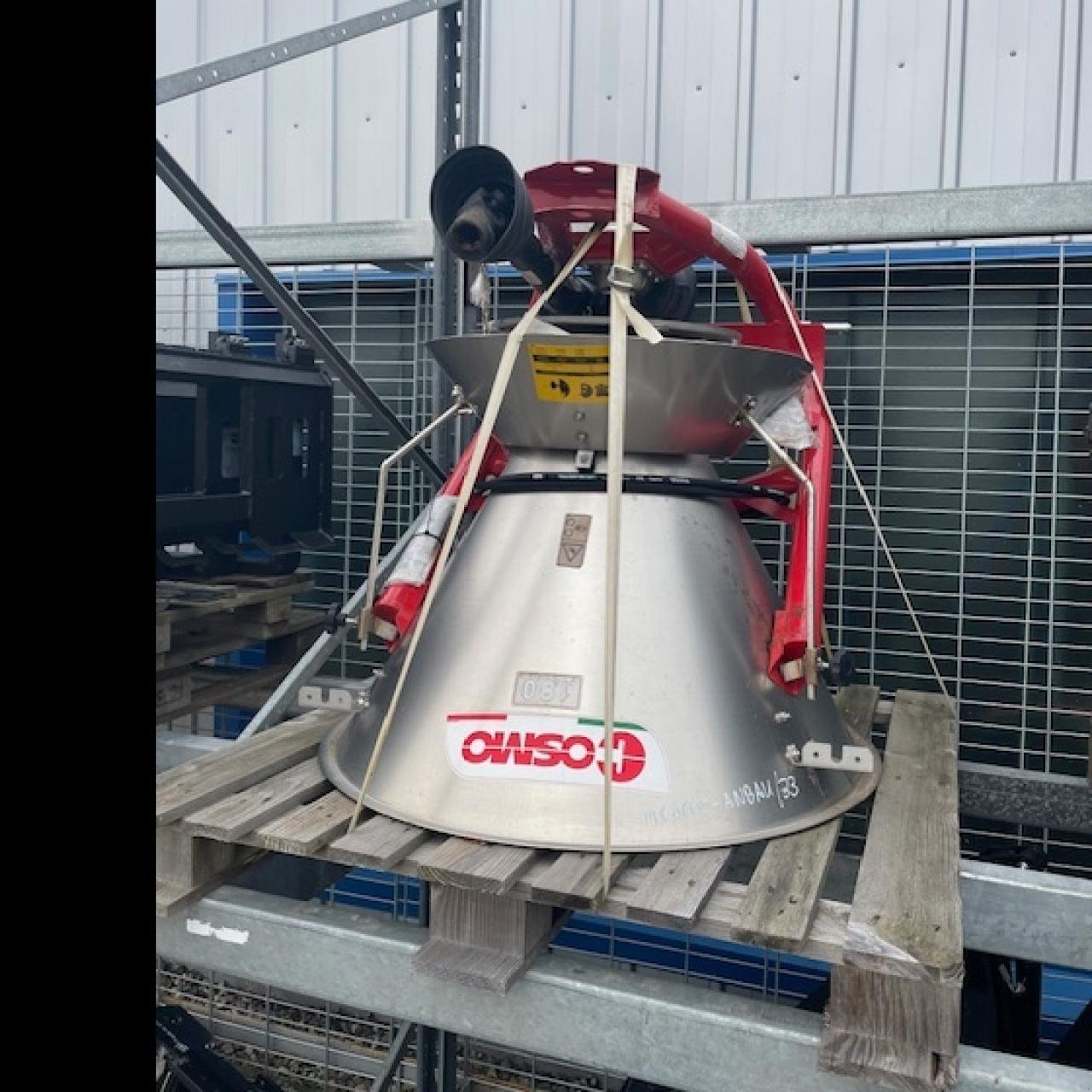 Kommunaltraktor del tipo Solis COSMO 180 PX STREUER, Neumaschine en Neubukow (Imagen 1)