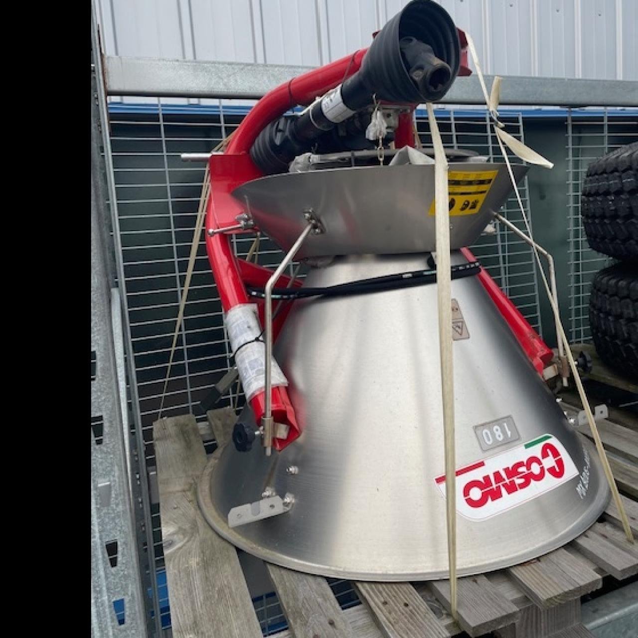 Kommunaltraktor del tipo Solis COSMO 180 PX STREUER, Neumaschine en Neubukow (Imagen 2)