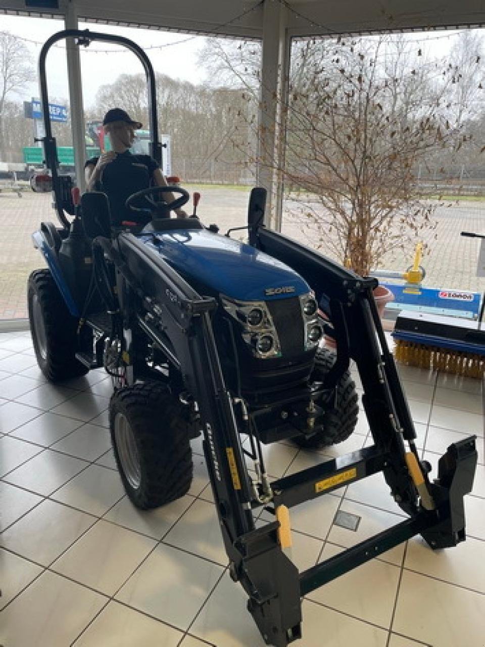 Kommunaltraktor tip Solis S 26 (9+9) INKL. FRONTLADER, Neumaschine in Neubukow (Poză 2)