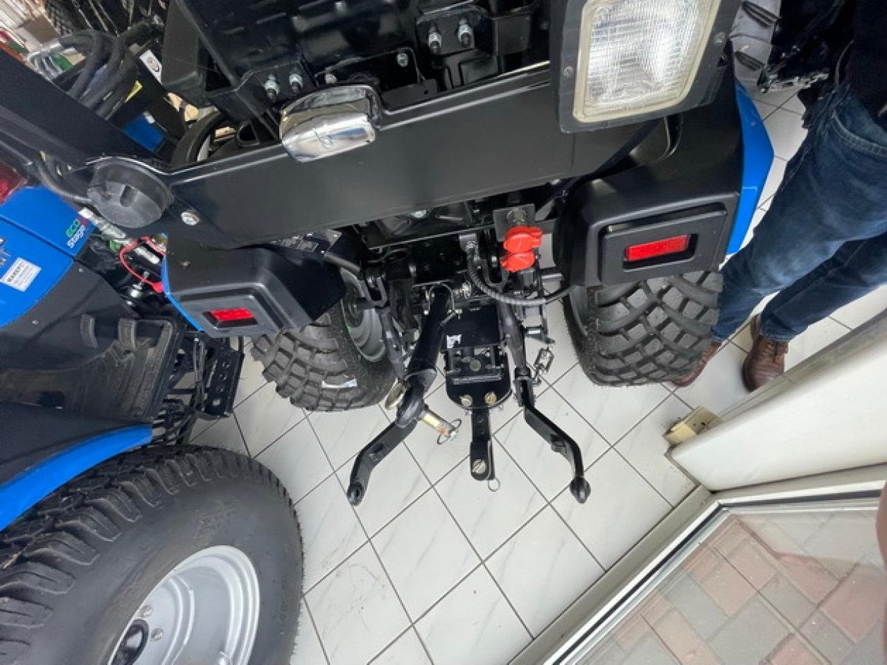 Kommunaltraktor от тип Solis S26 SHUTTLE XL (9+9), Neumaschine в Neubukow (Снимка 4)