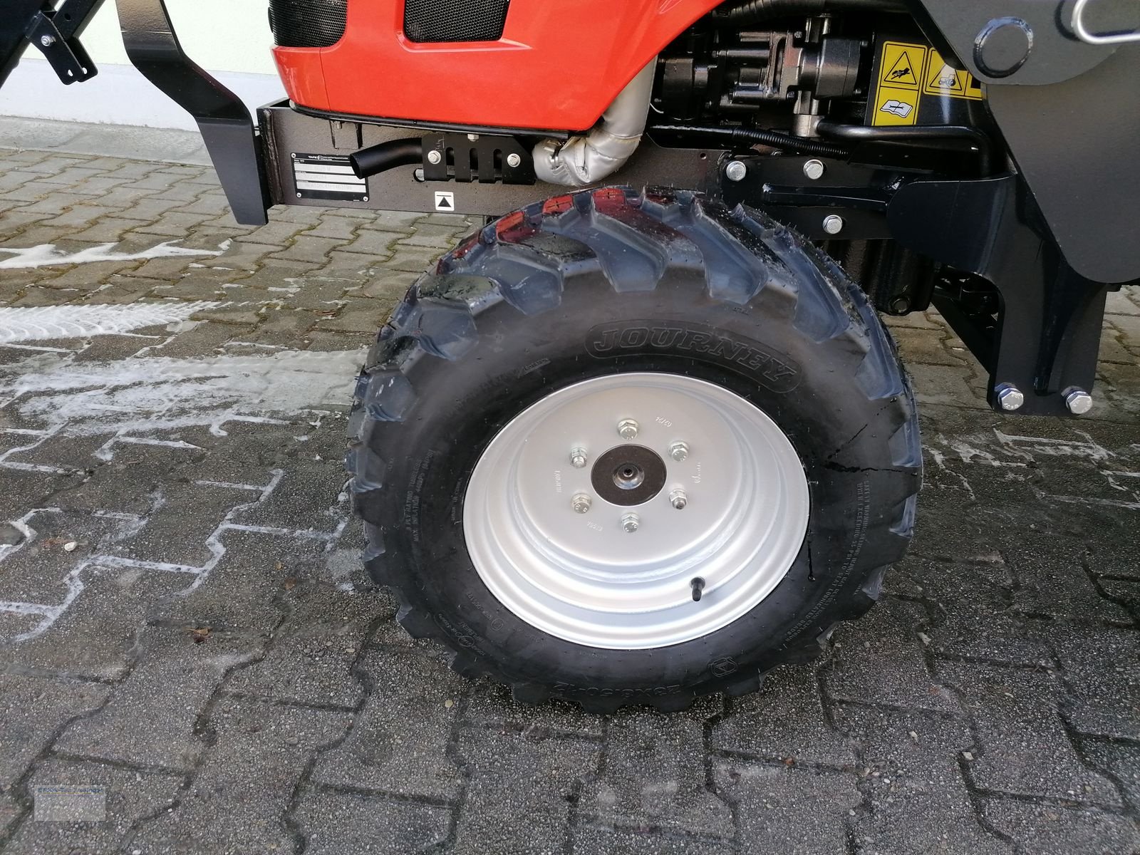 Kommunaltraktor des Typs Sonstige 6028M, Neumaschine in Obing (Bild 4)