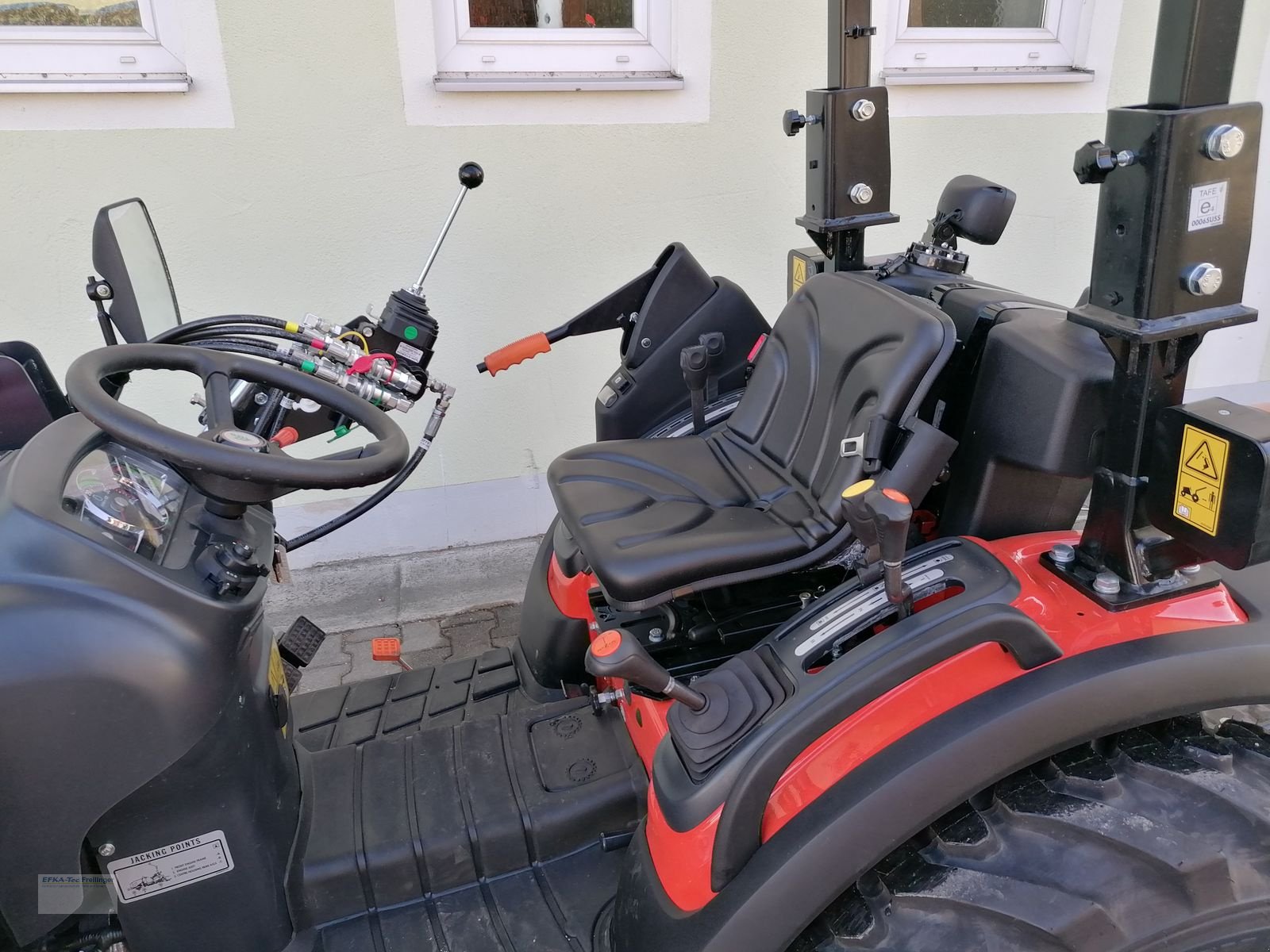 Kommunaltraktor des Typs Sonstige 6028M, Neumaschine in Obing (Bild 3)