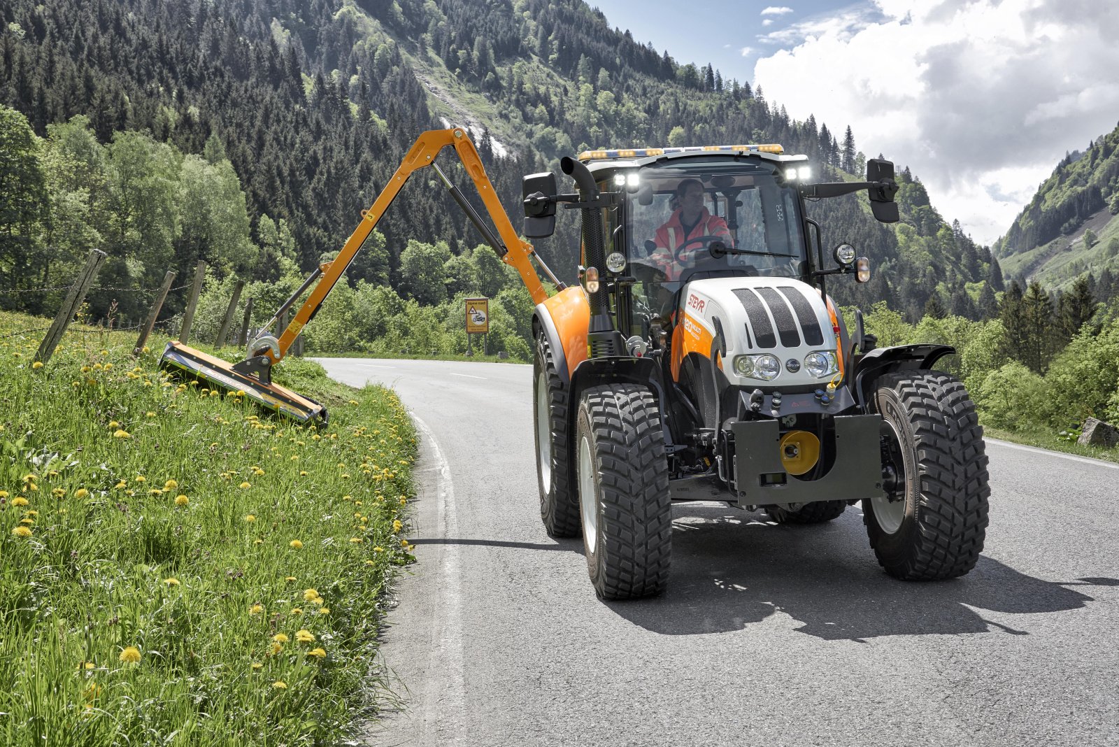 Kommunaltraktor du type Steyr Multi 4120, Neumaschine en Ostrach (Photo 1)