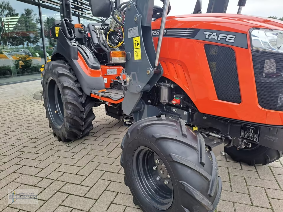 Kommunaltraktor typu Tafe 6028M, Neumaschine v Bassum (Obrázek 5)