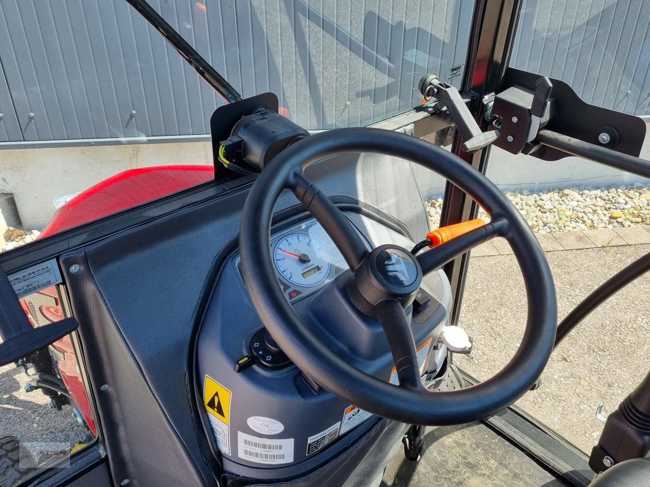 Kommunaltraktor des Typs TYM T194 NH Kabine Fronthydraulik, Neumaschine in Tuntenhausen (Bild 5)