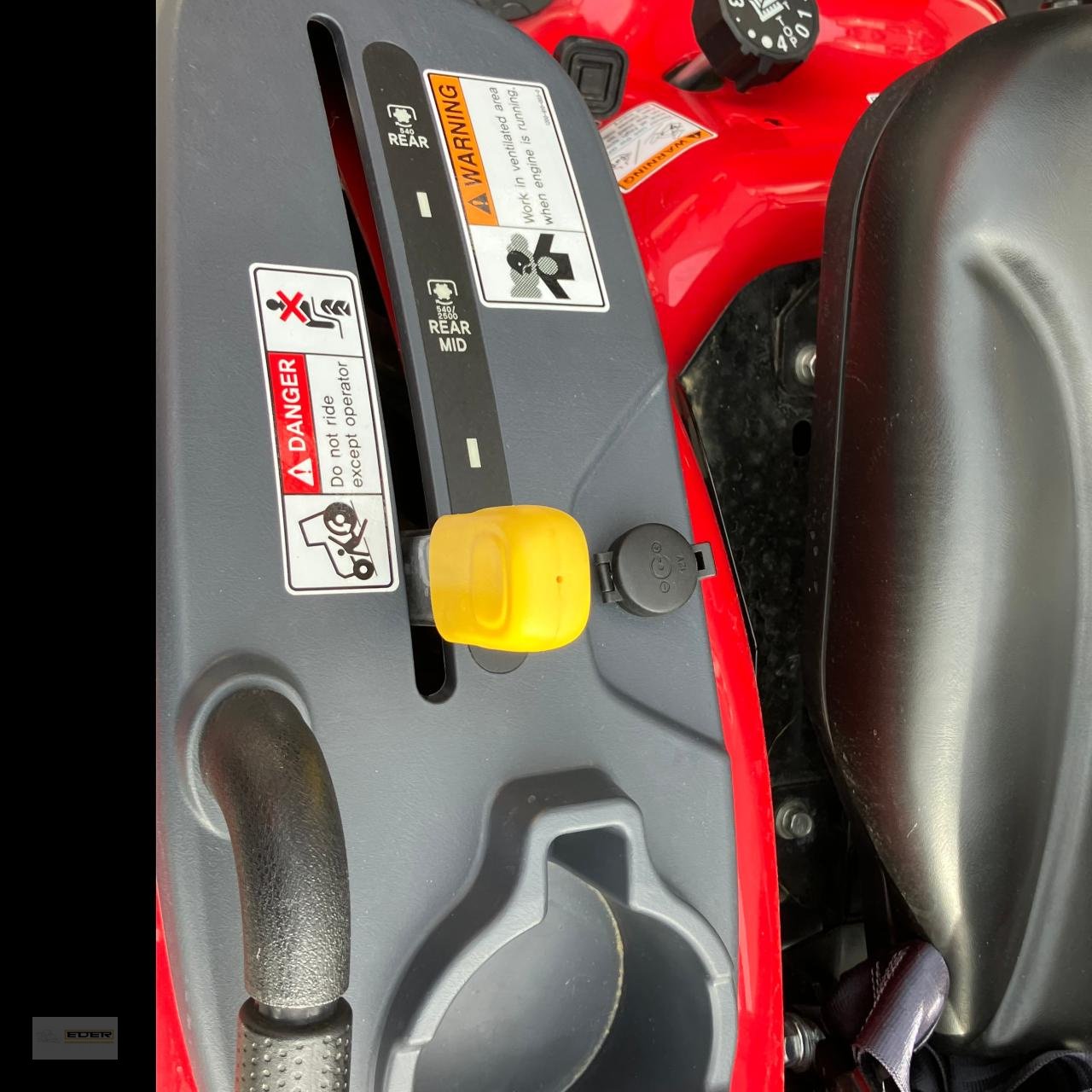 Kommunaltraktor des Typs TYM T194 NH mit Frontlader, Neumaschine in Tuntenhausen (Bild 7)