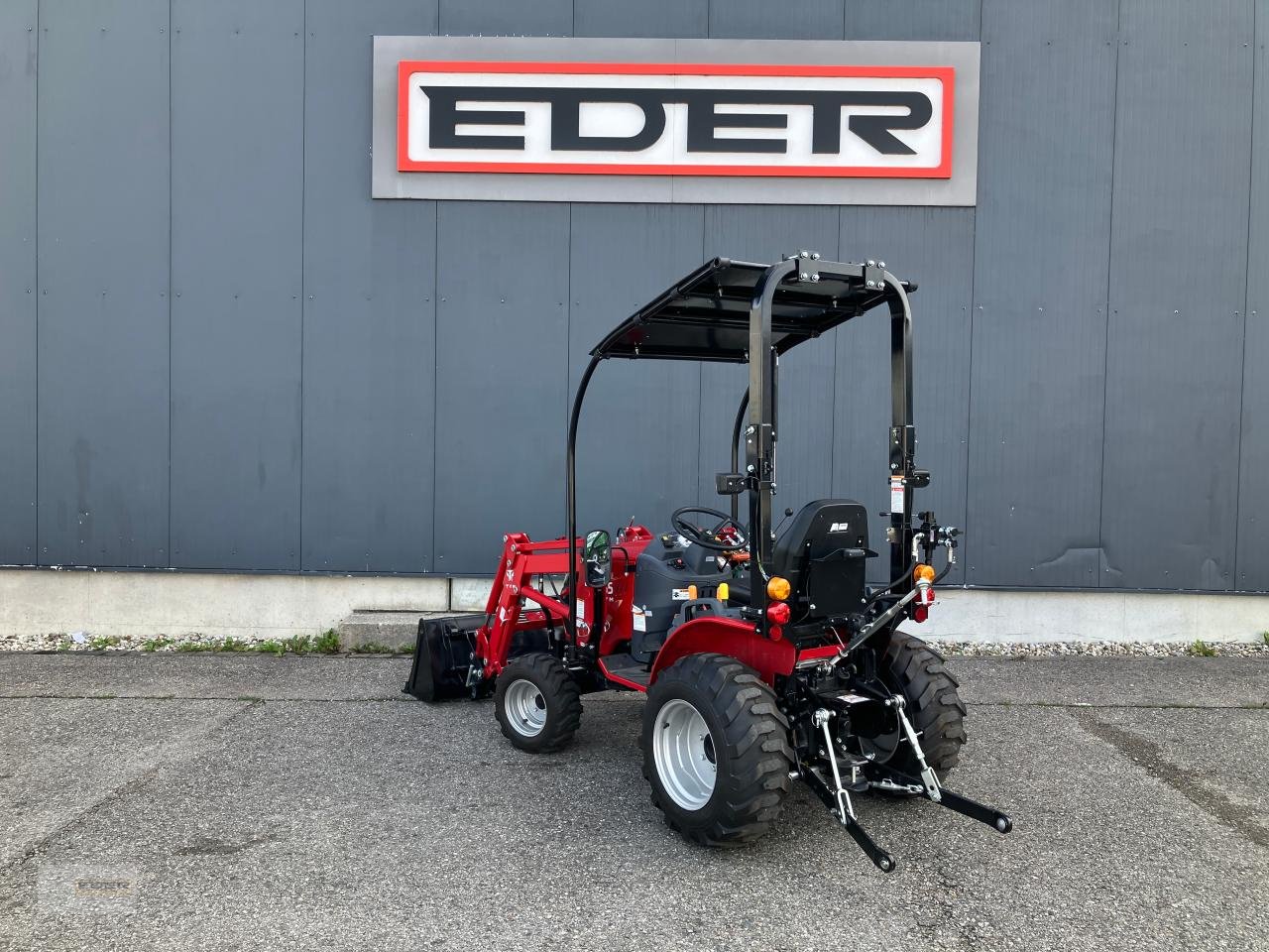 Kommunaltraktor des Typs TYM T255 NC mit Frontlader, Neumaschine in Tuntenhausen (Bild 3)