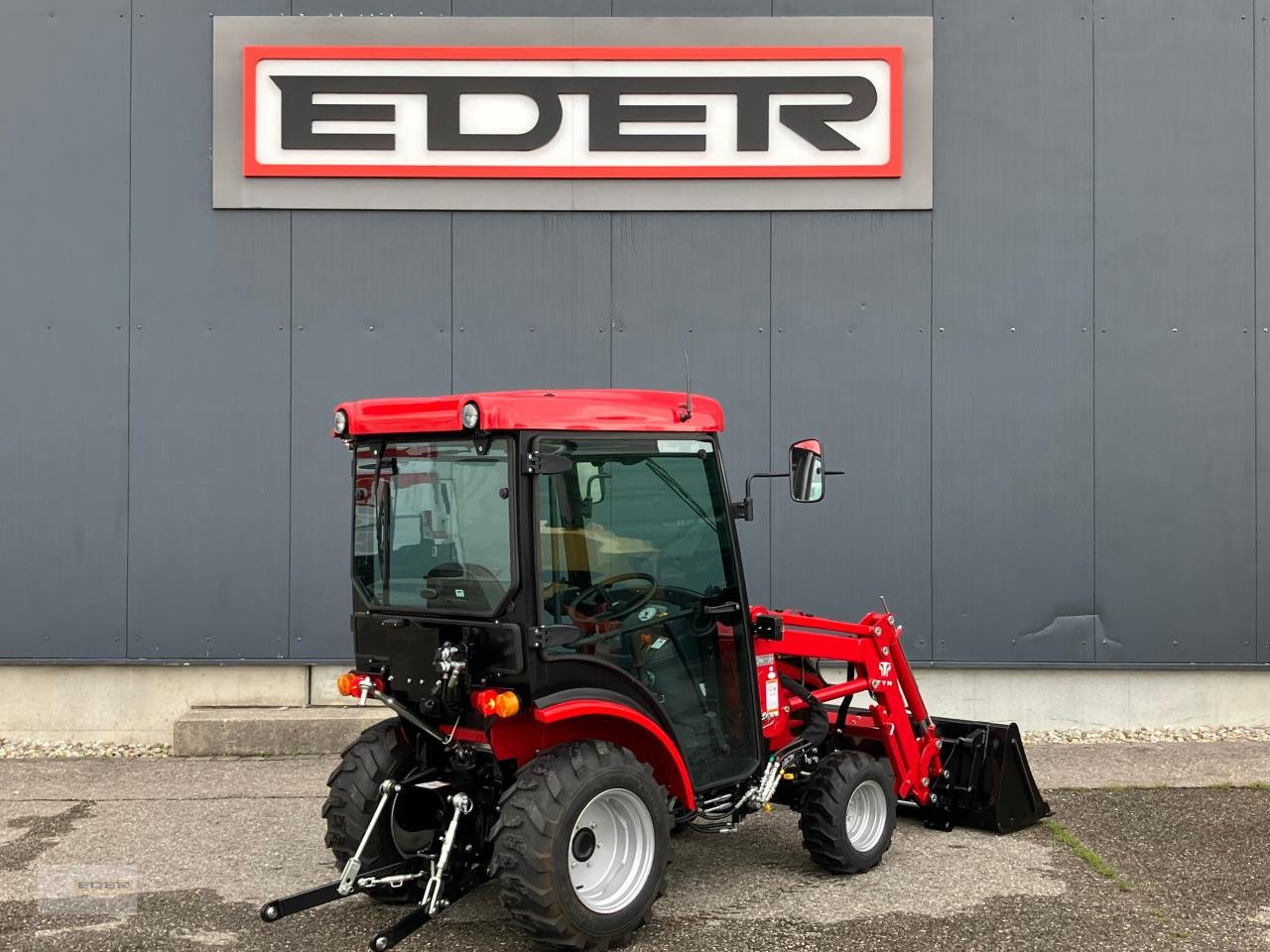 Kommunaltraktor van het type TYM T255 NH mit Frontlader und Kabine, Neumaschine in Tuntenhausen (Foto 3)