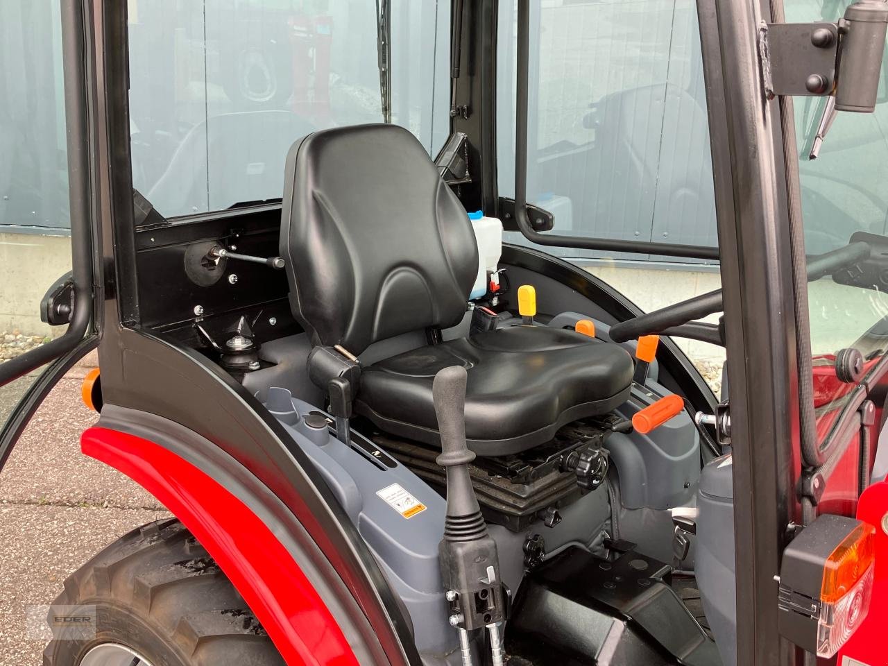 Kommunaltraktor typu TYM T255 NH mit Frontlader und Kabine, Neumaschine v Tuntenhausen (Obrázek 5)