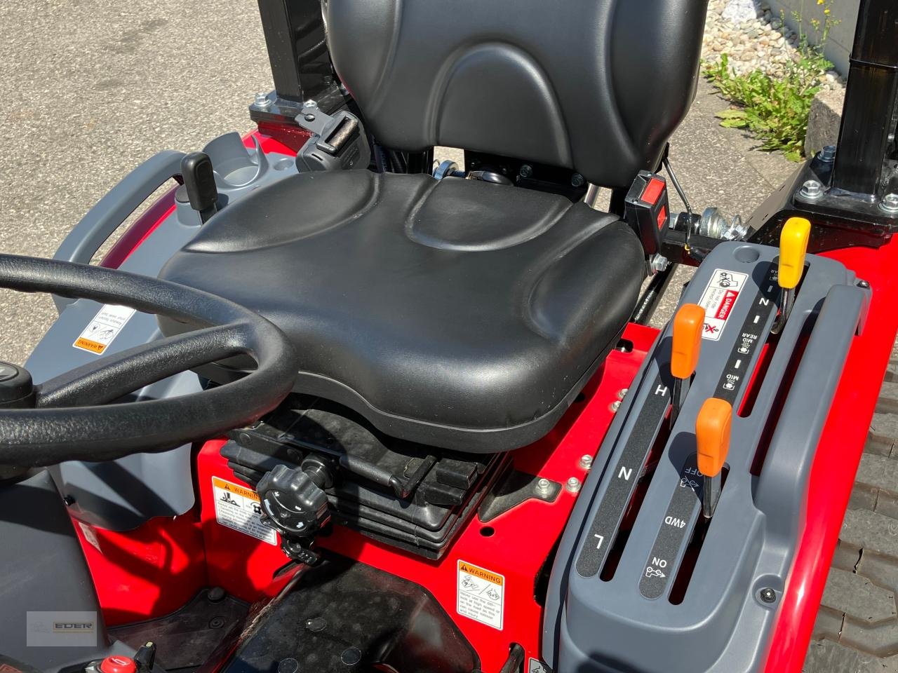 Kommunaltraktor a típus TYM T255 NH mit Frontlader, Neumaschine ekkor: Tuntenhausen (Kép 6)