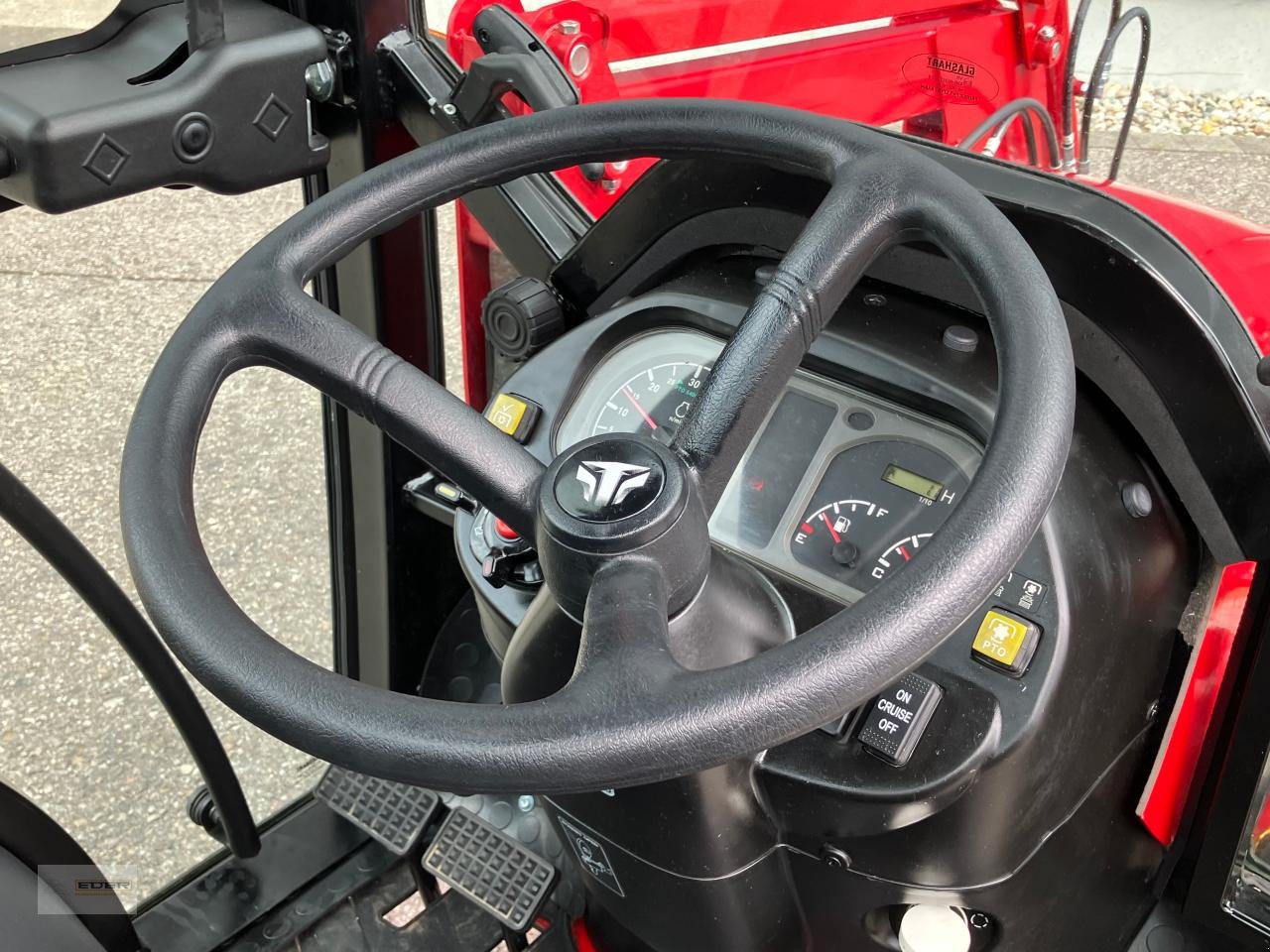 Kommunaltraktor typu TYM T265 NH mit Frontlader und Kabine, Neumaschine v Tuntenhausen (Obrázok 7)